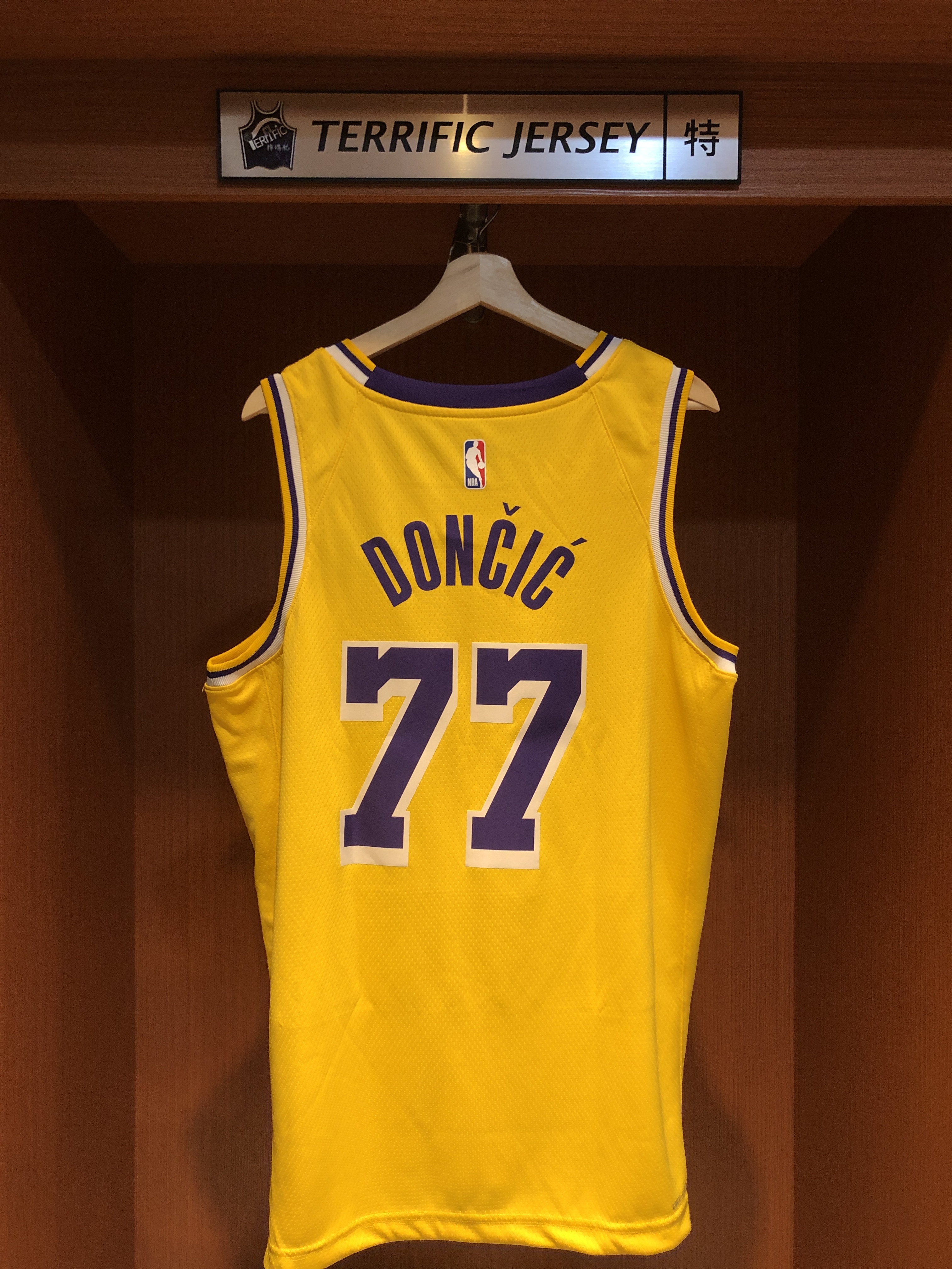 NBA球衣 Luka Doncic 洛杉磯湖人黃 Icon Nike Swingman 球迷版 熱轉印 全新