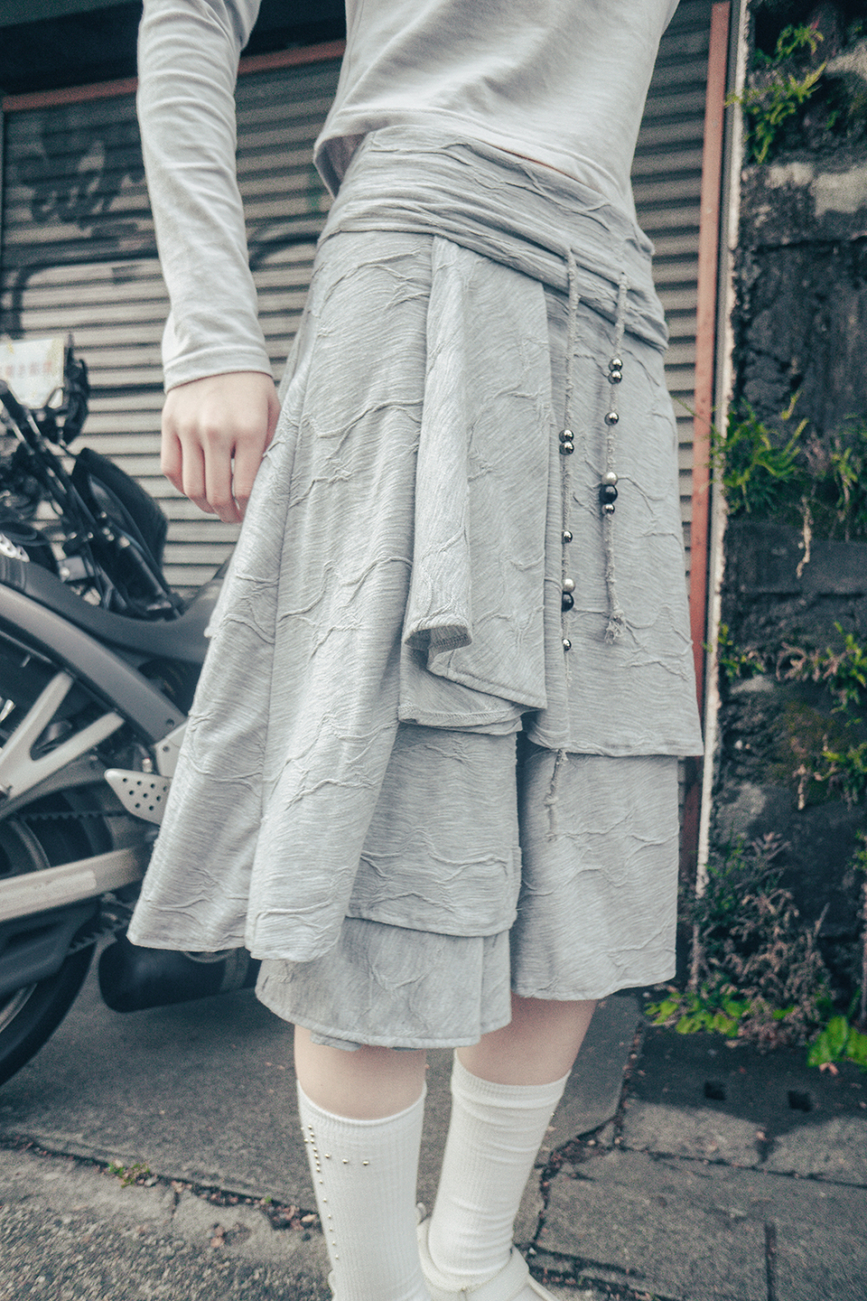 HUG YOUR SKIN) Star flayered midi skirt - 2col