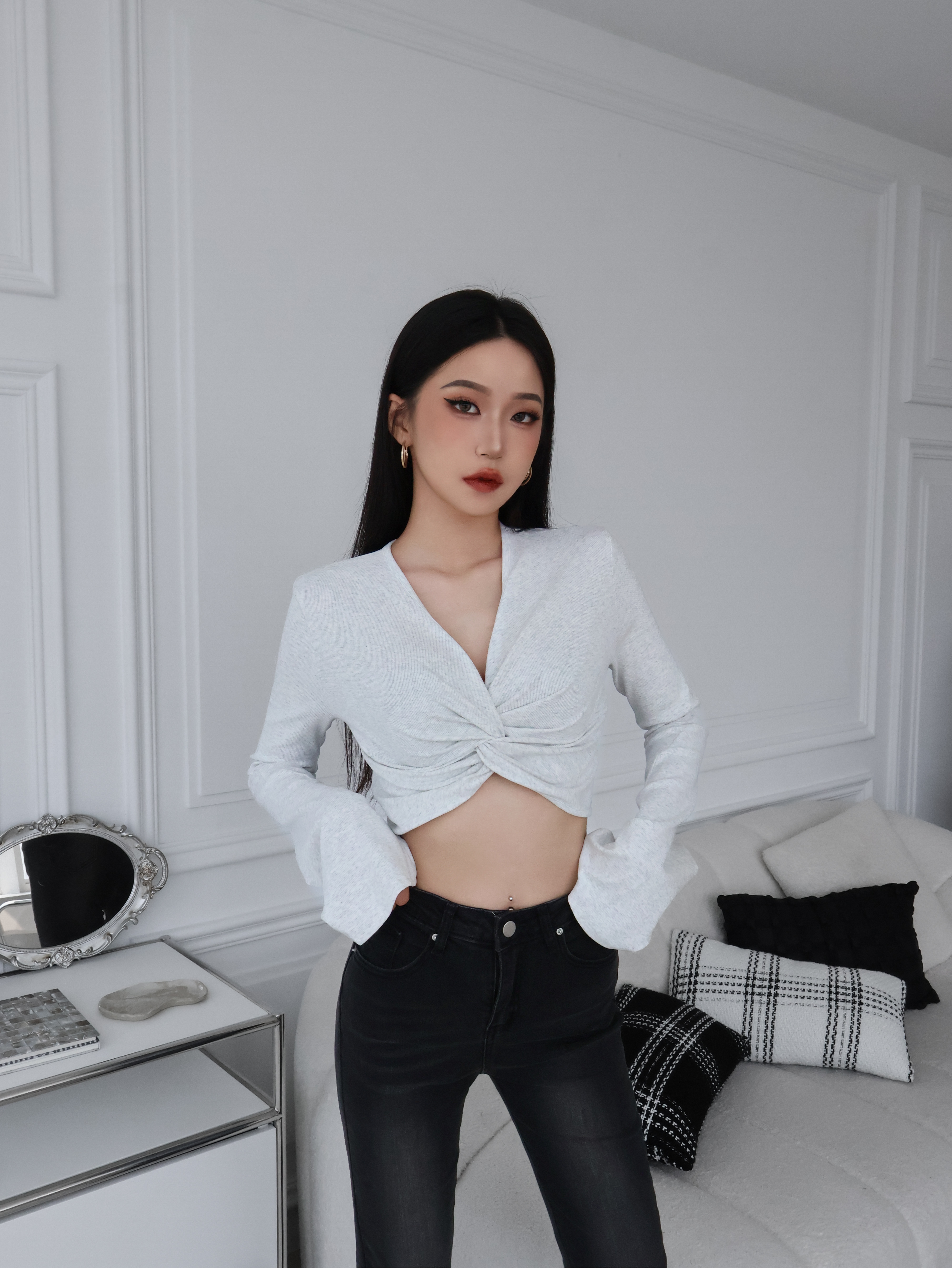 扭結喇叭袖上衣