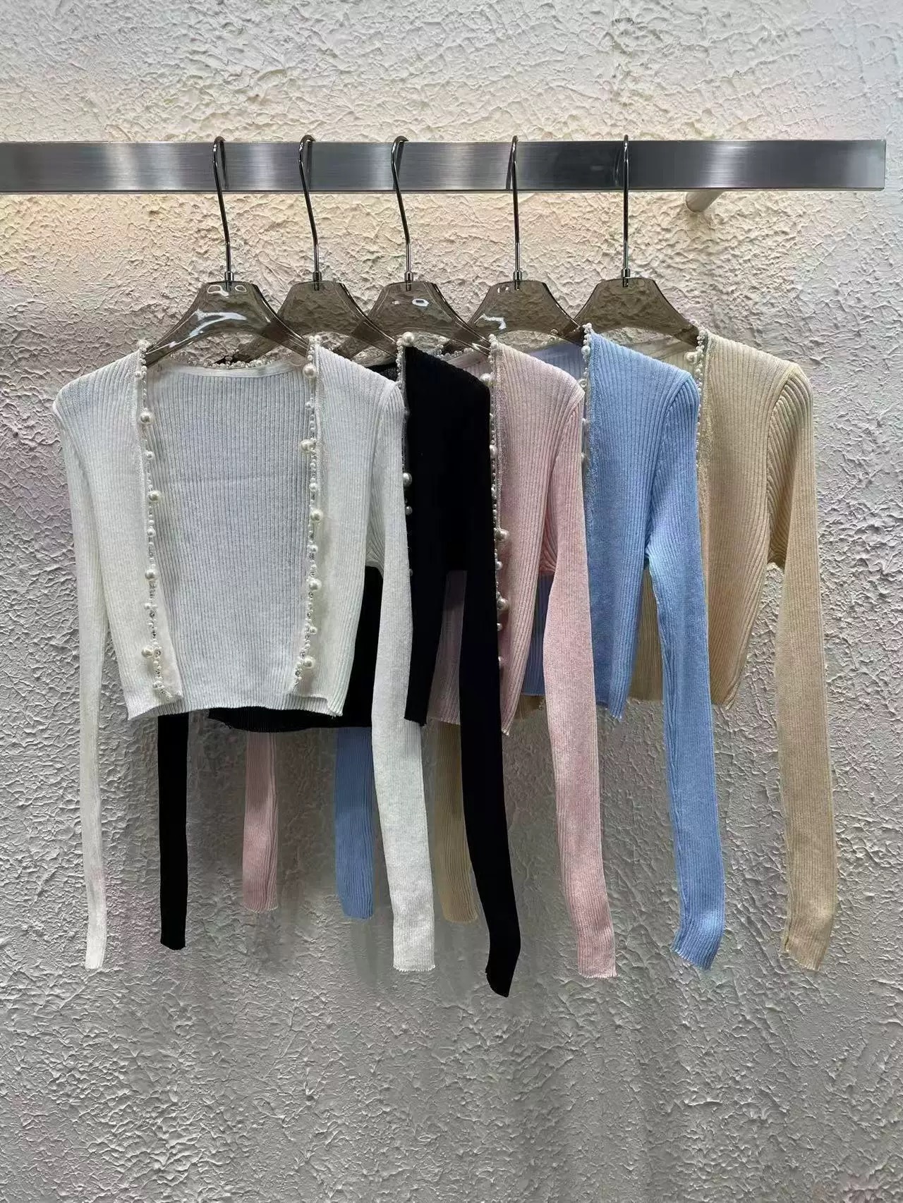 邊緣釘珠鑽薄款針織小外套