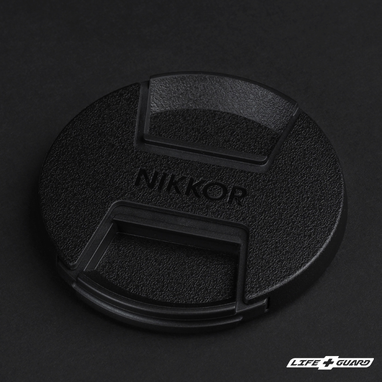 Nikon Z 35mm F1.2 S 鏡頭蓋貼膜展示圖，LIFE+GUARD 黑色砂紋風格