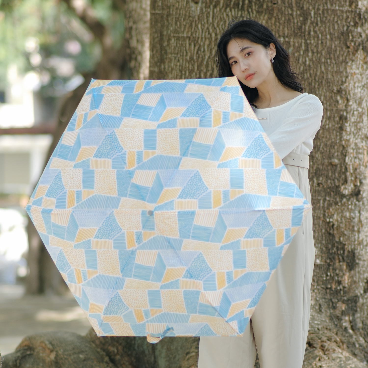 Titanium Light Folding Auto Umbrella/inblooom x OMBRA/Speckled Field/Yellow & Blue