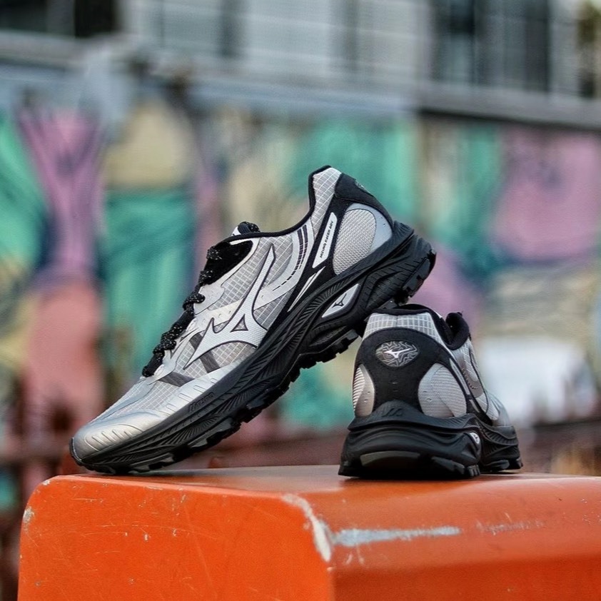 Mizuno 美津濃 Racer ADV 銀黑 科技感 y3k 戶外機能 奶油底 男女同款 復古休閒鞋 D1GH241207