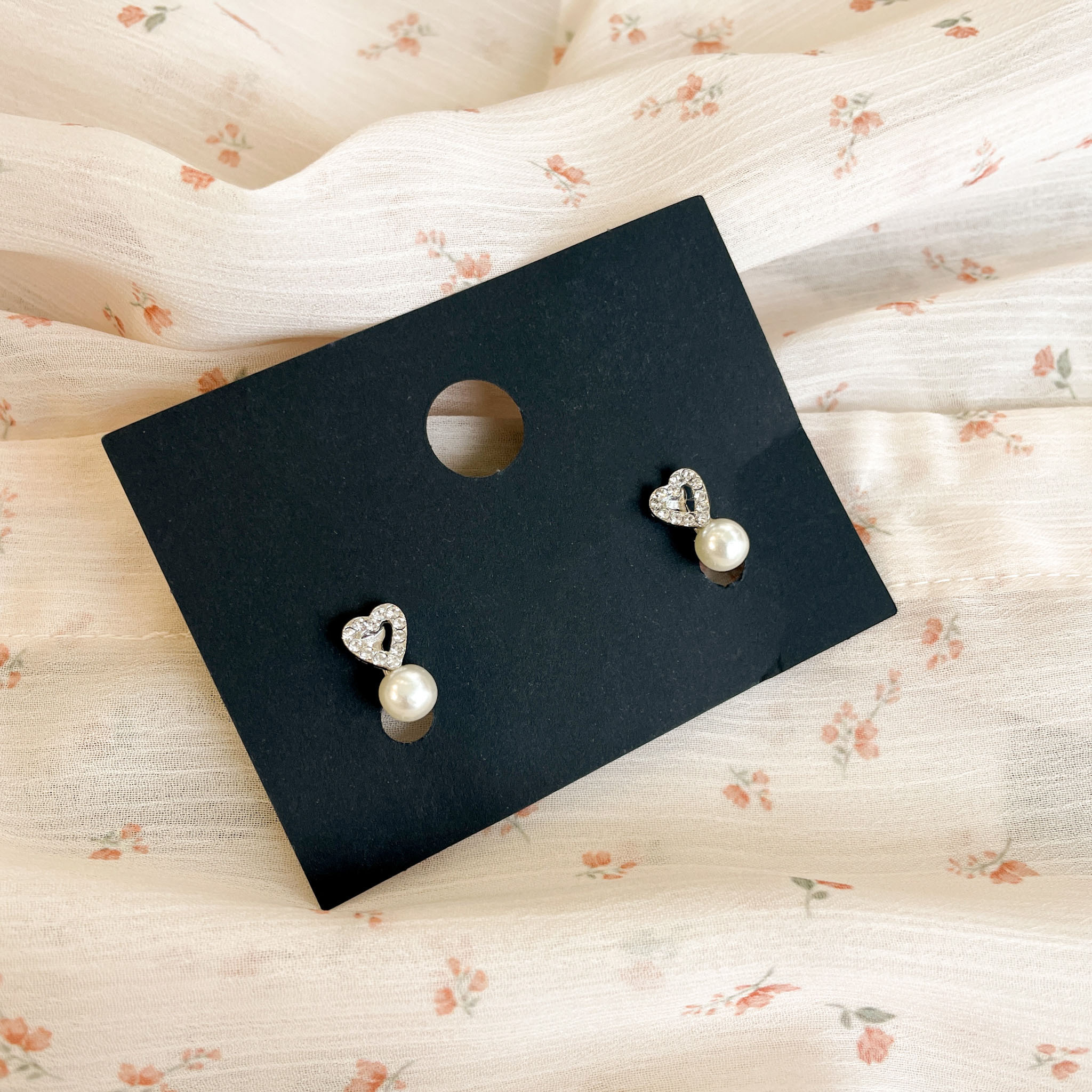 AC162 Evelyn Heart Ear Clips