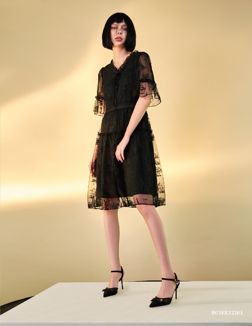 BC1EE122E1 莊園晚宴精細網紗荷葉V領洋裝