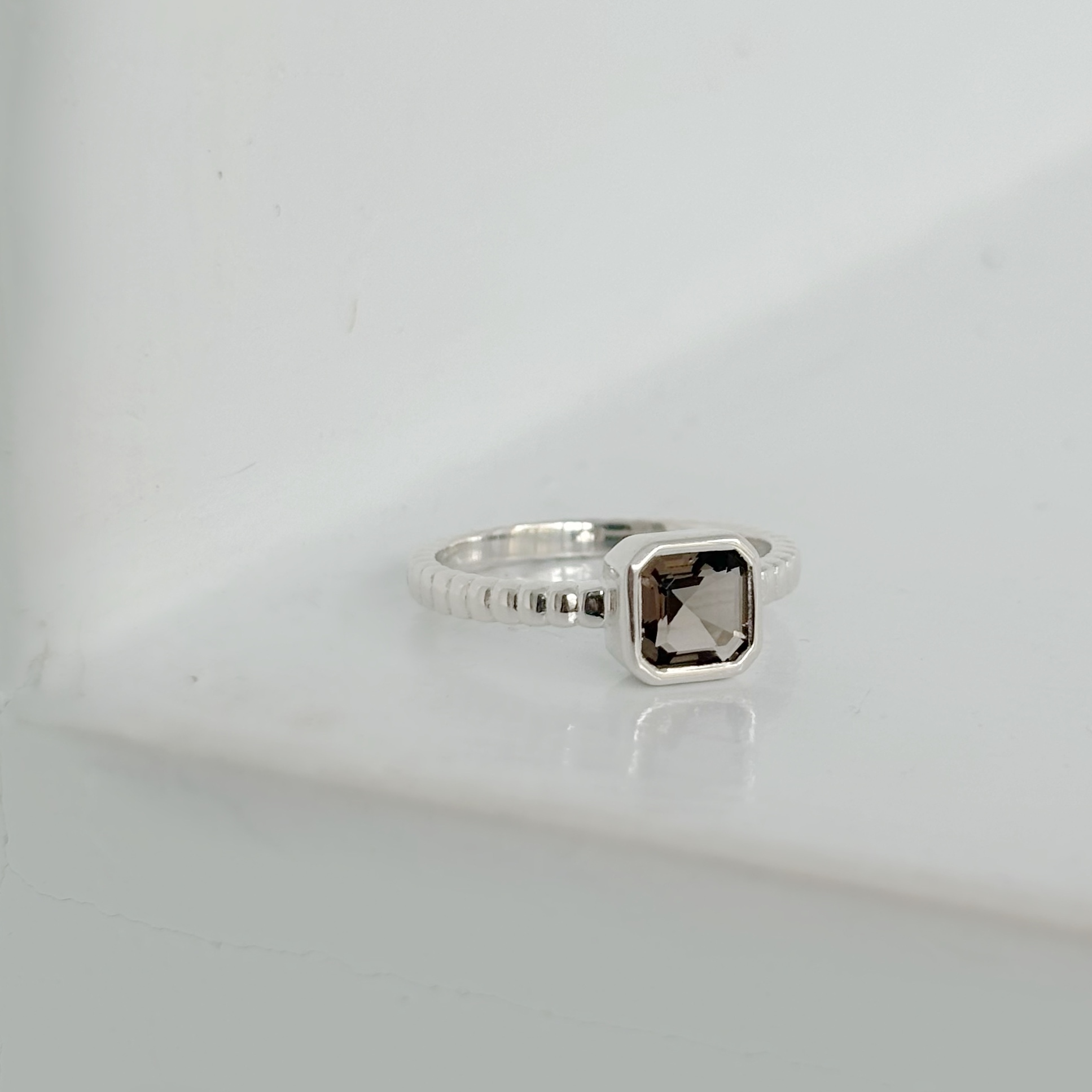 Asscher grid 茶晶戒指