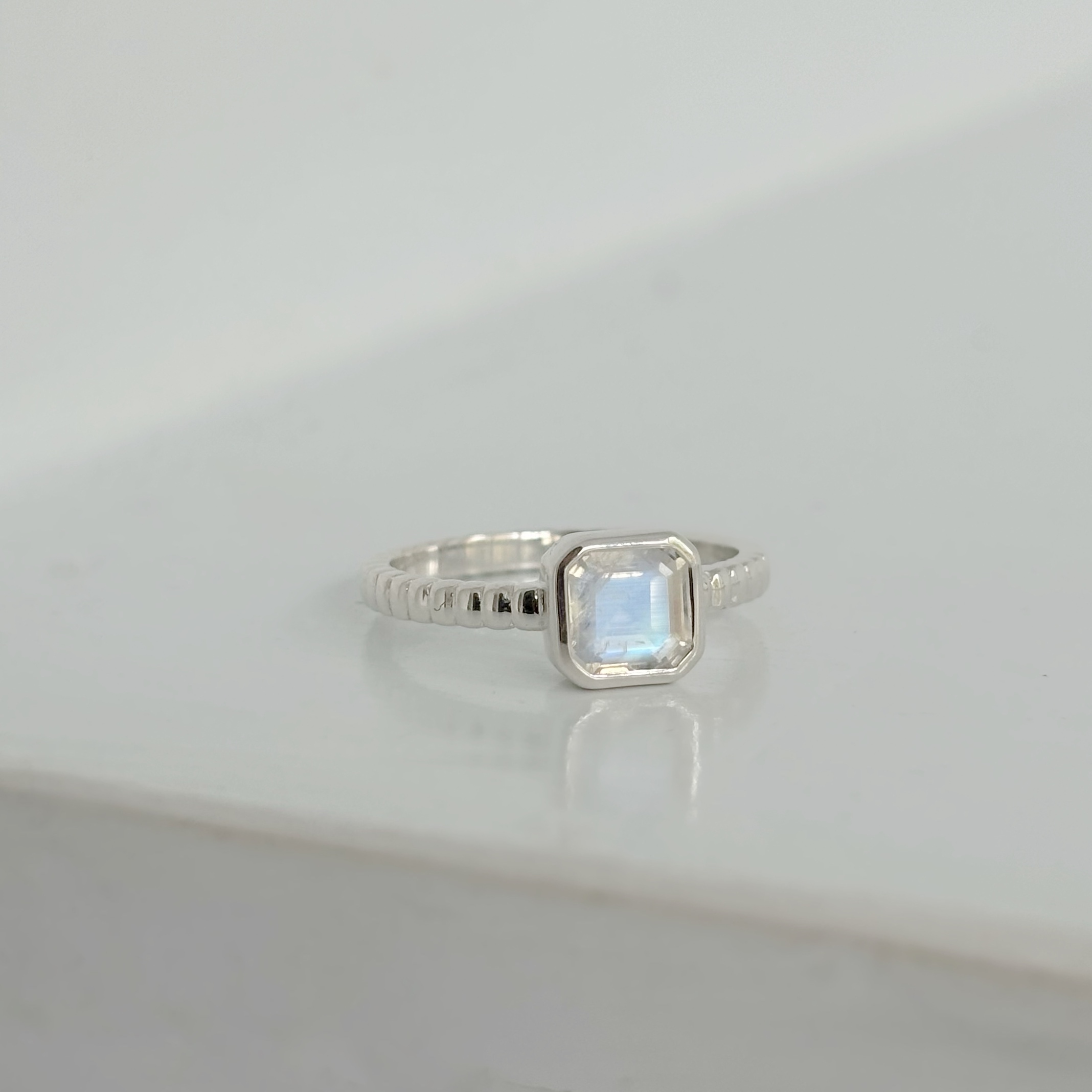 Asscher grid月光石戒指