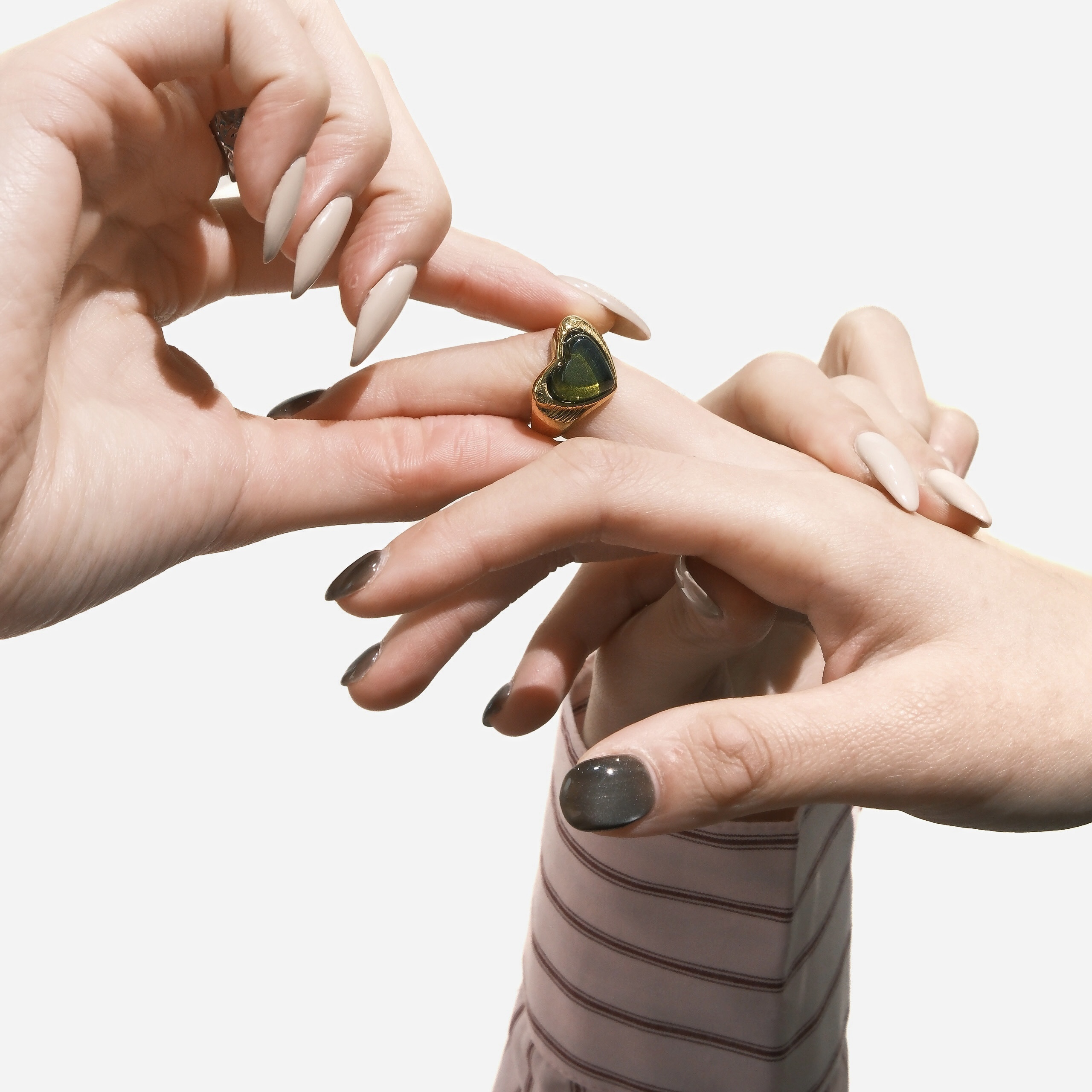 MAARI STUDIOS -Jolie愛心黑寶石戒