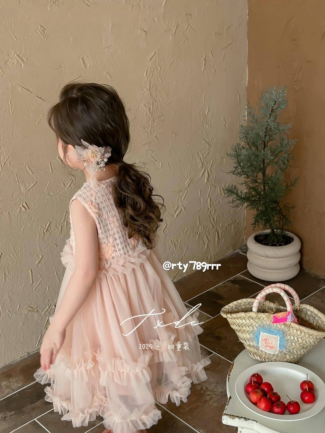 粉色背心公主裙