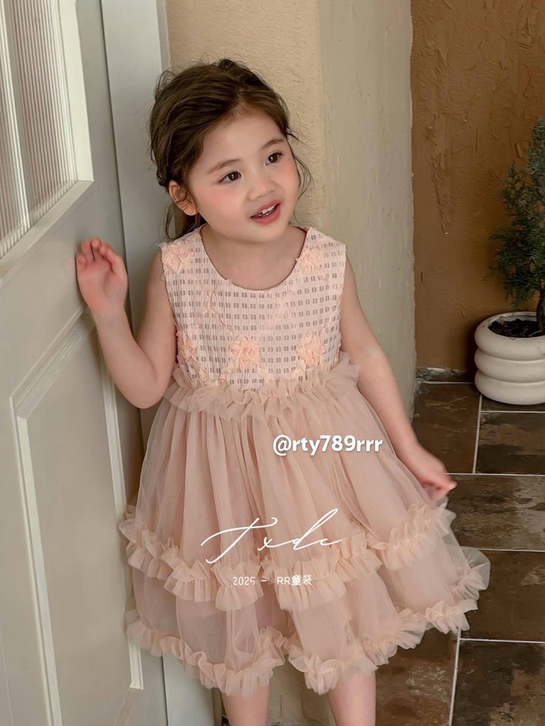 粉色背心公主裙
