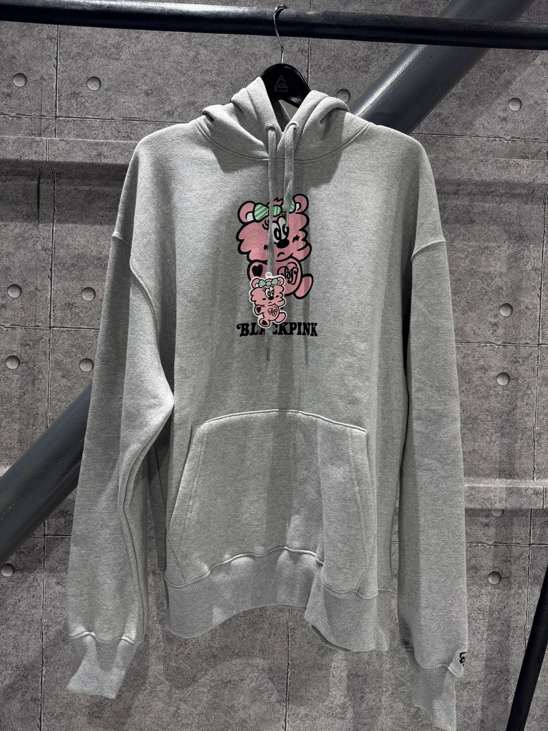 BLACKPINK x Verdy 人偶圖像Logo 帽T 灰色