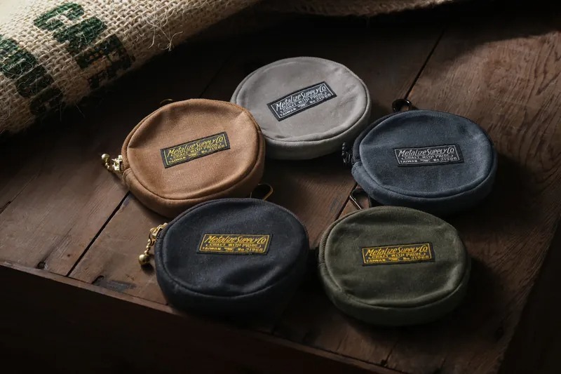 METALIZE 復古上蠟帆布小圓小物包