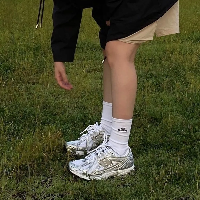 NEW BALANCE 1906R NB 白金 銀色 IU著用