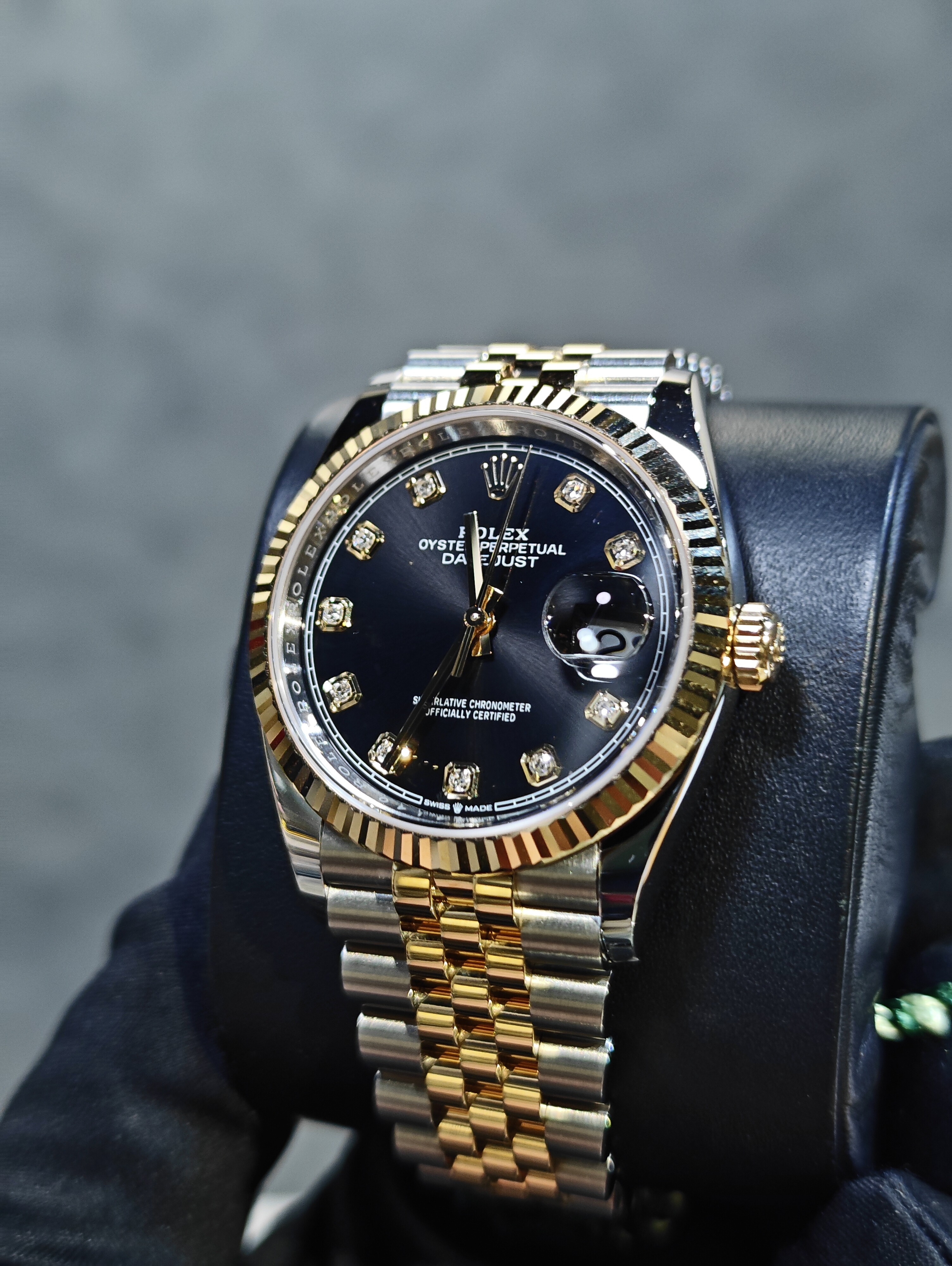 BRAND NEW ROLEX 126233 BRIGHT BLACK DIAMOND DIAL DATEJUST 36 JUBILEE STRAP GOLD STEEL