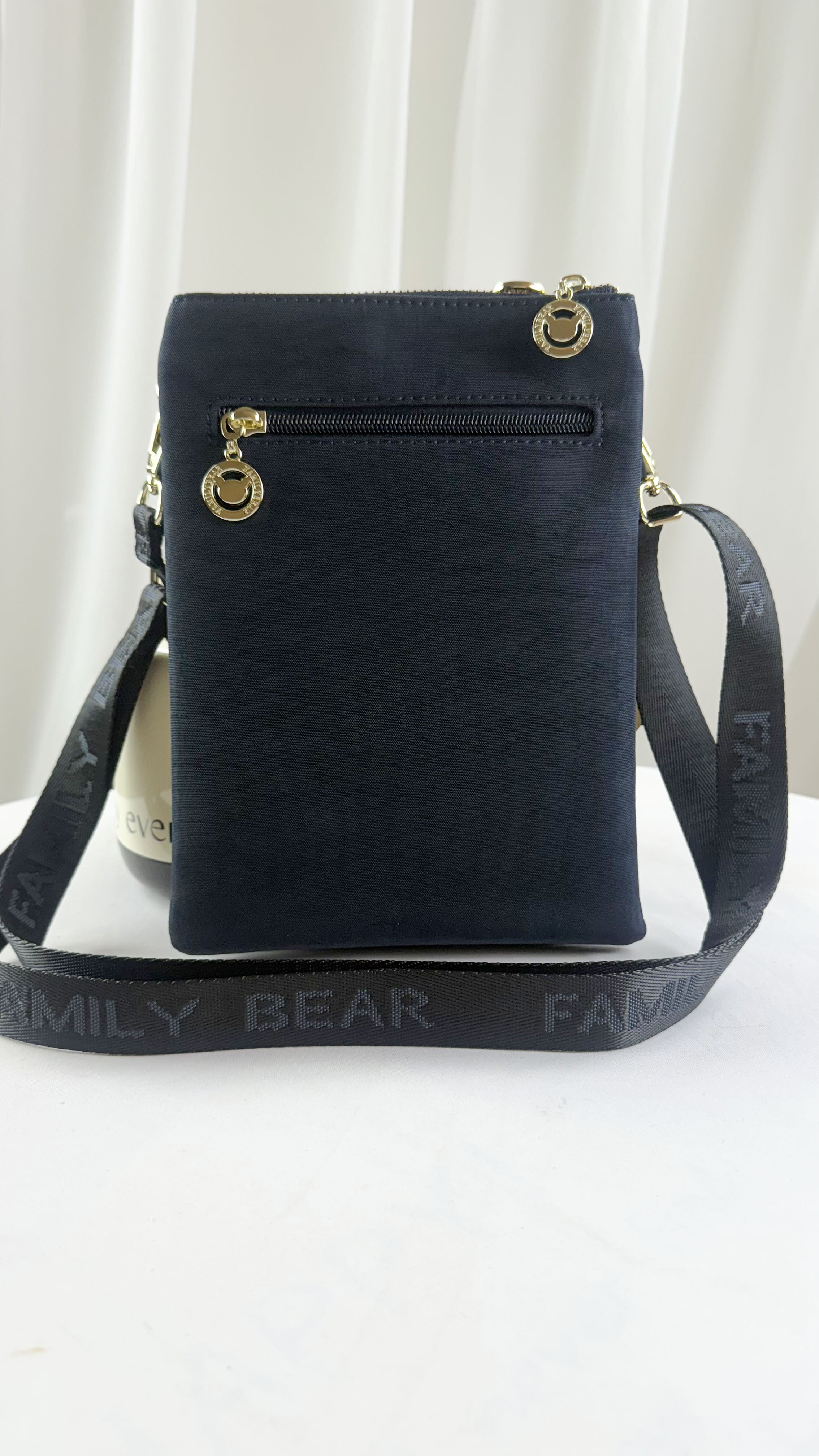 FamilyBear 招財貓拼色防潑水單層側背包 / 手機袋 #2231