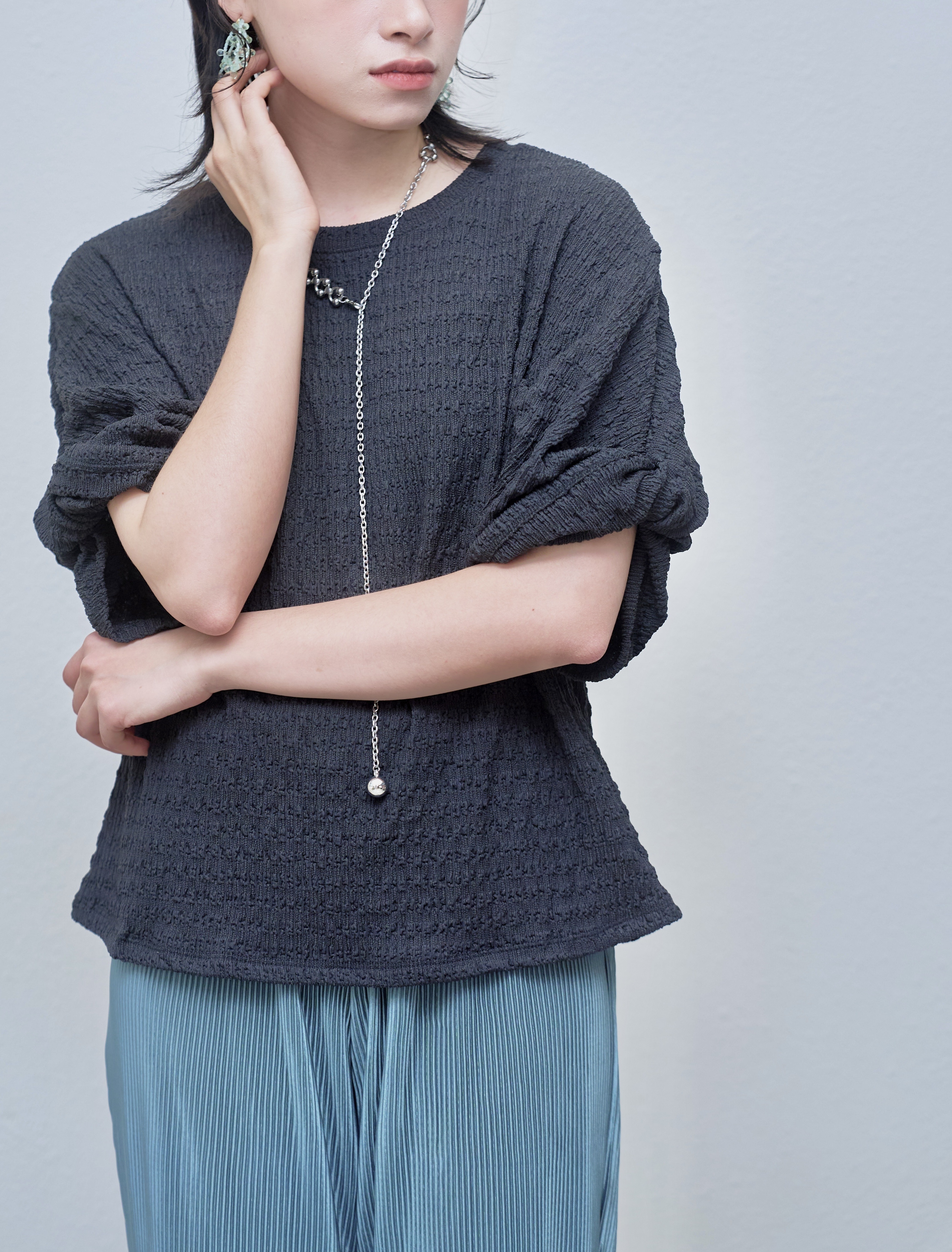 扭結袖子設計上衣 - BL51555