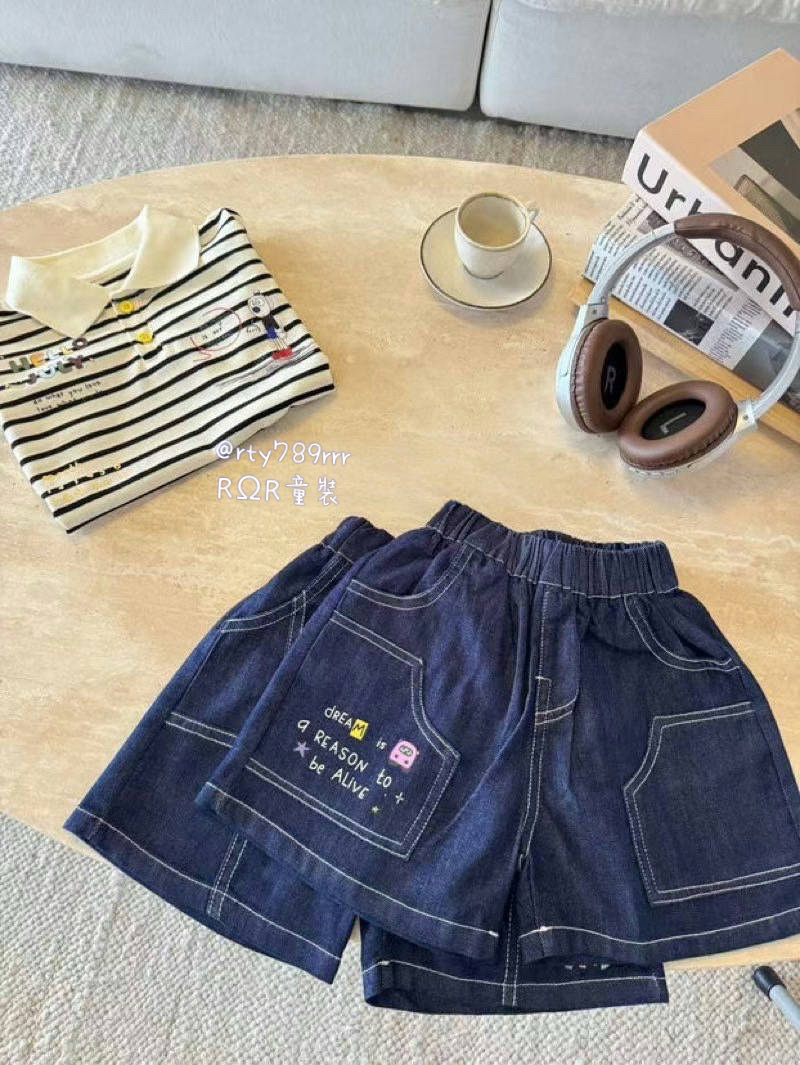 字母造型牛仔短褲