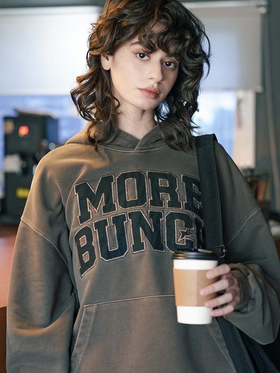 <預購> 韓國PUNCHLINE 電繡英字母復古刷舊感帽T