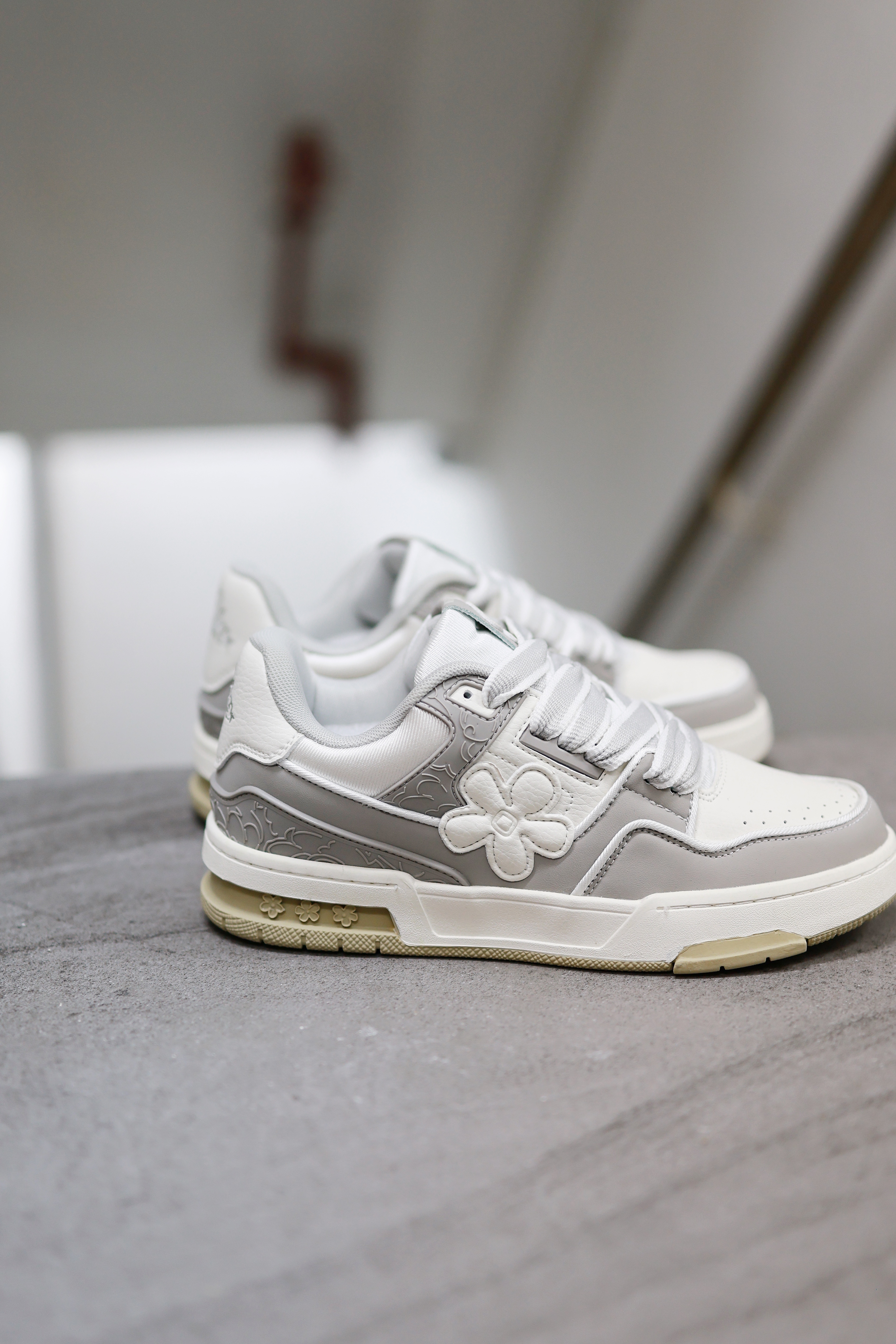 We Flower 小花鞋 x 藝術家聯名款 Grey 灰色