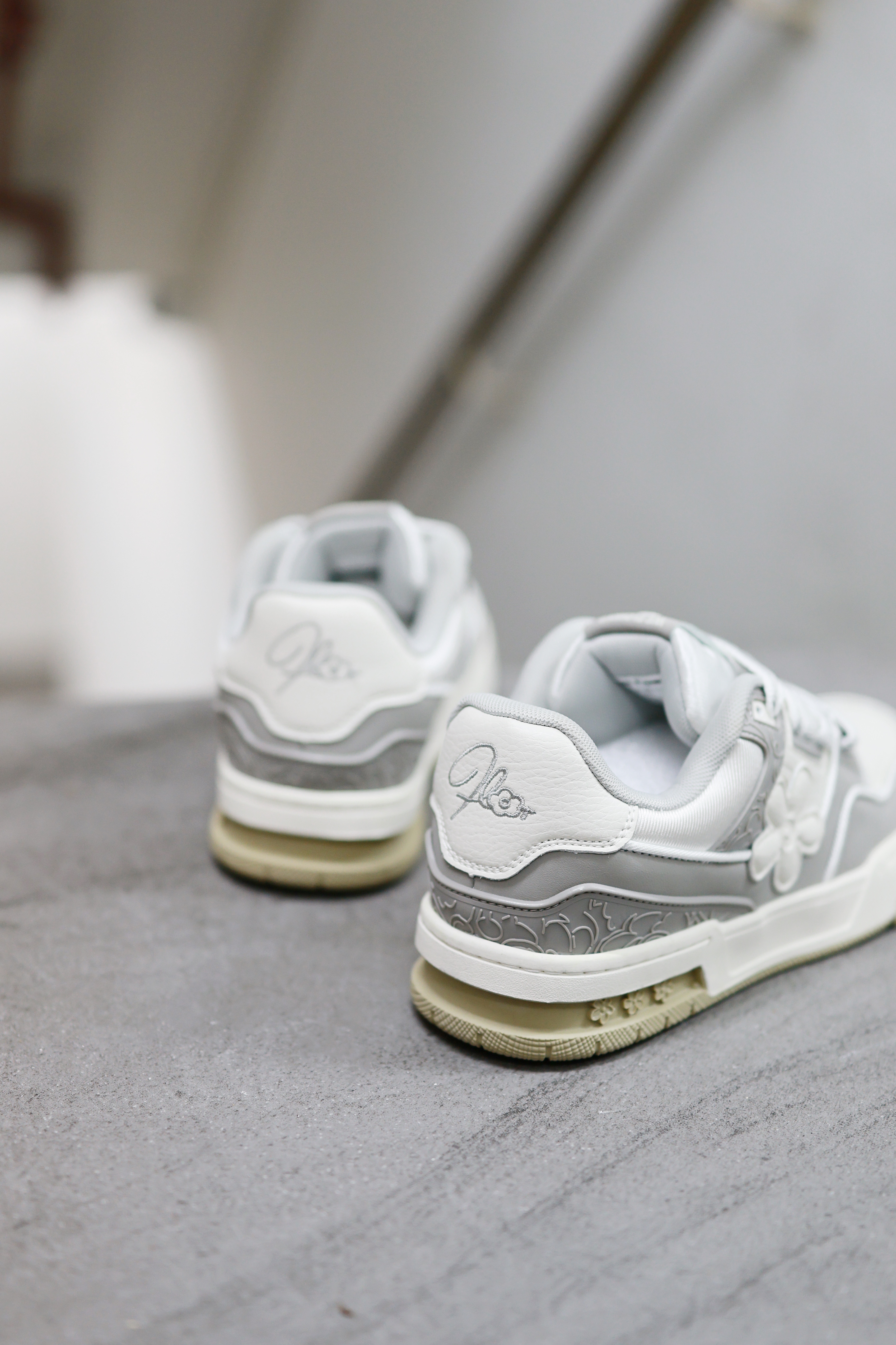 We Flower 小花鞋 x 藝術家聯名款 Grey 灰色