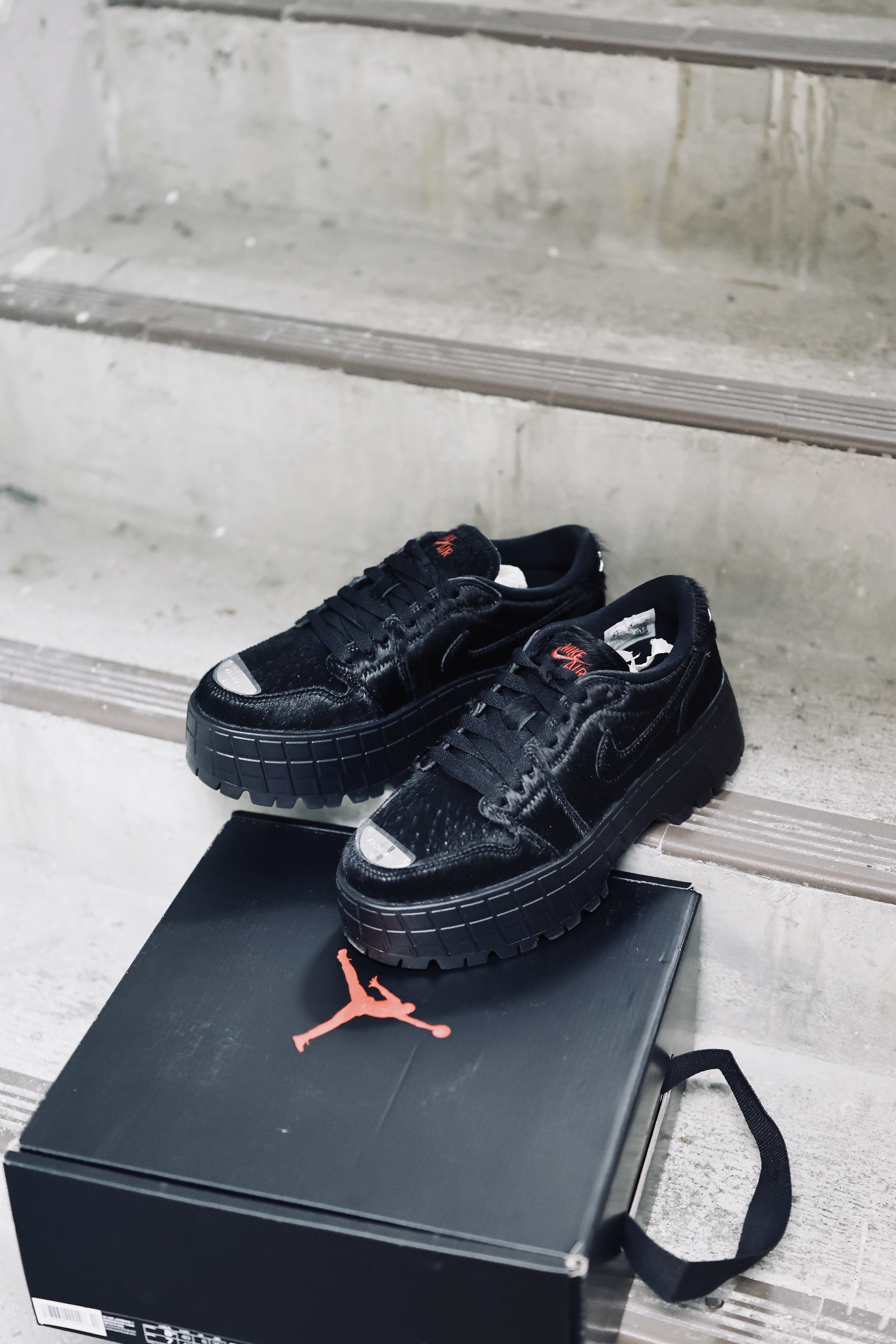 Nike Air Jordan 1 Brooklyn Low “Black Pony 全黑馬毛IB7210-