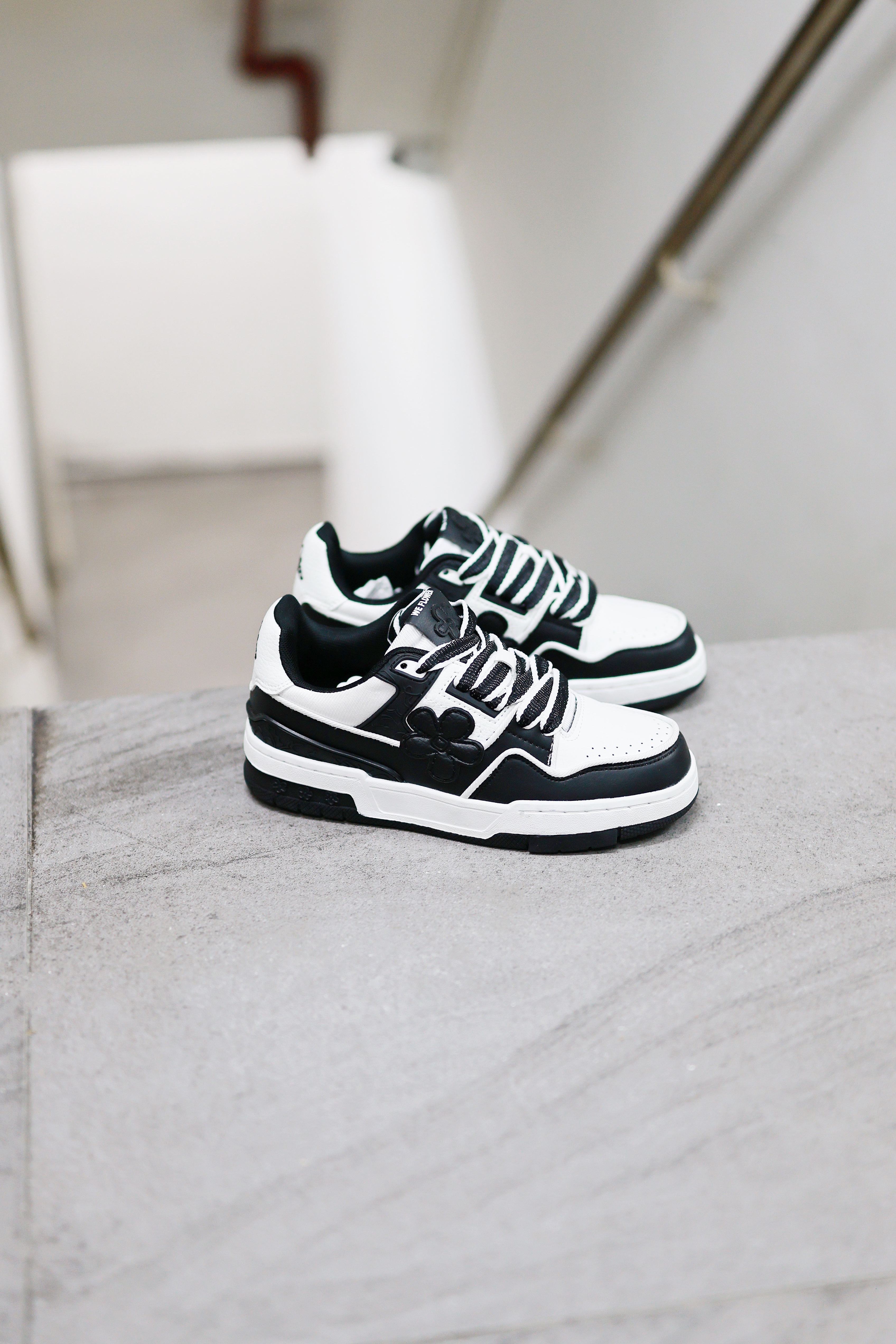 We Flower 小花鞋 x 藝術家聯名款 Black White 黑白