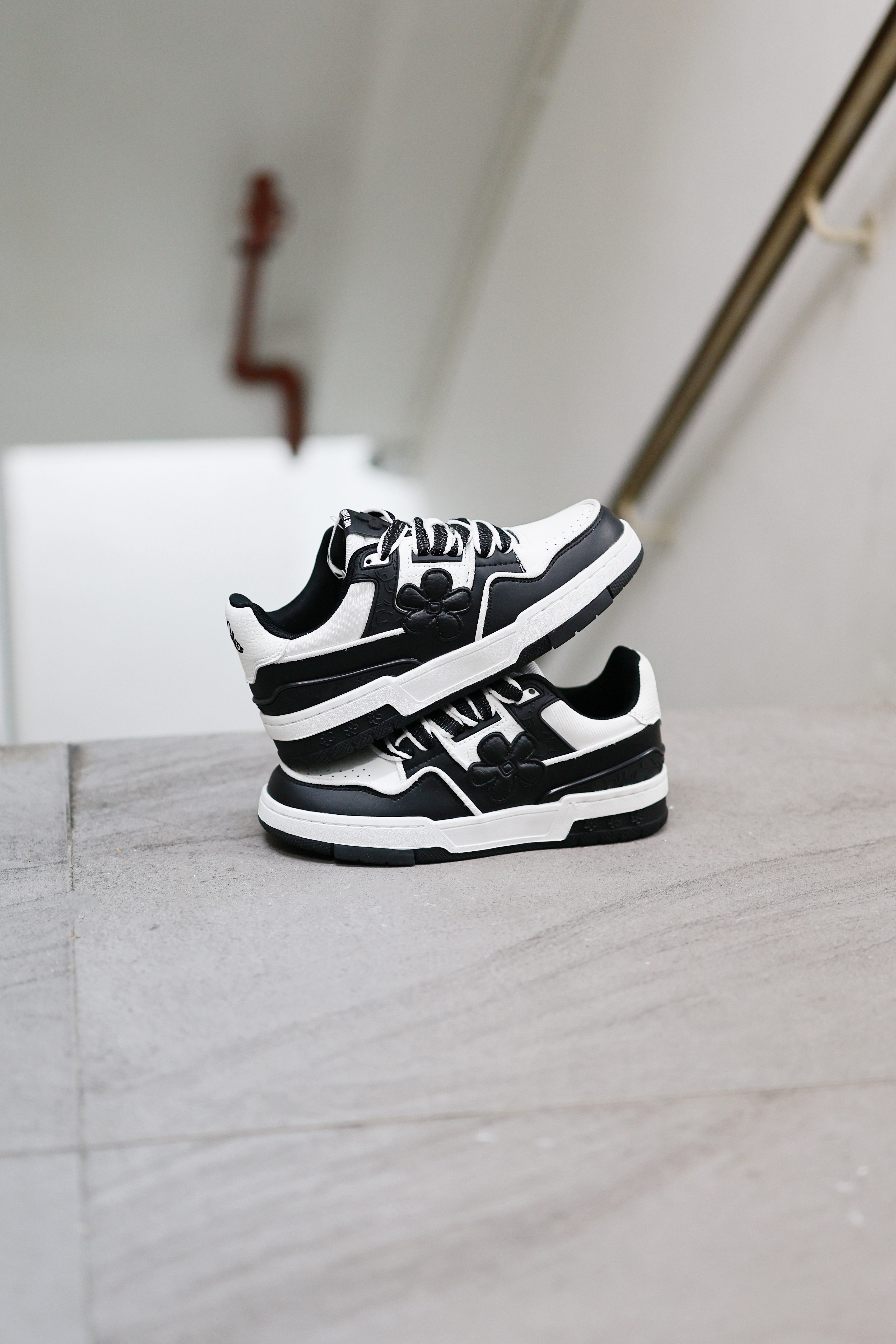 We Flower 小花鞋 x 藝術家聯名款 Black White 黑白