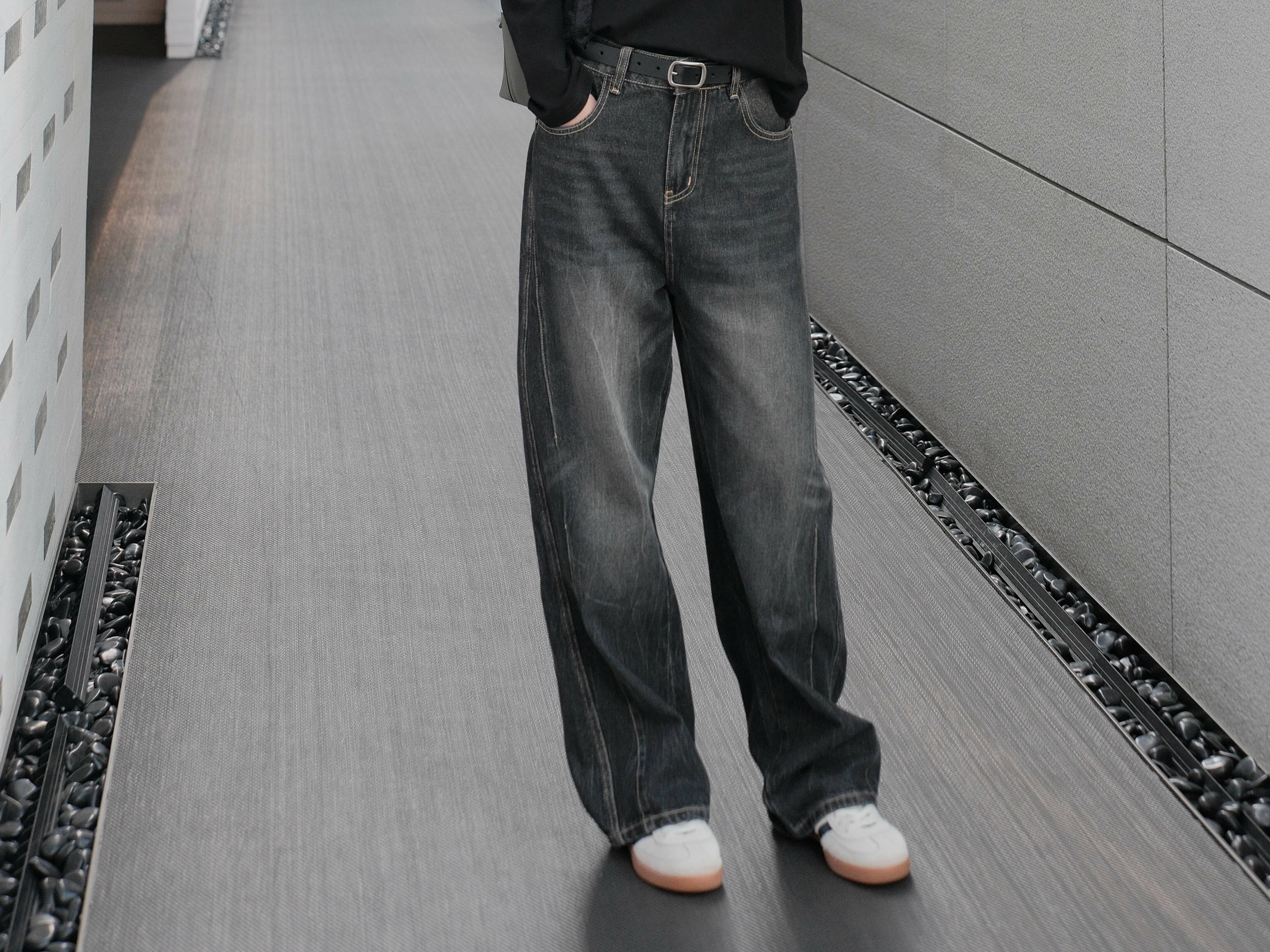 Featherweight Acid Wash Wide Leg Jeans_JE252L22