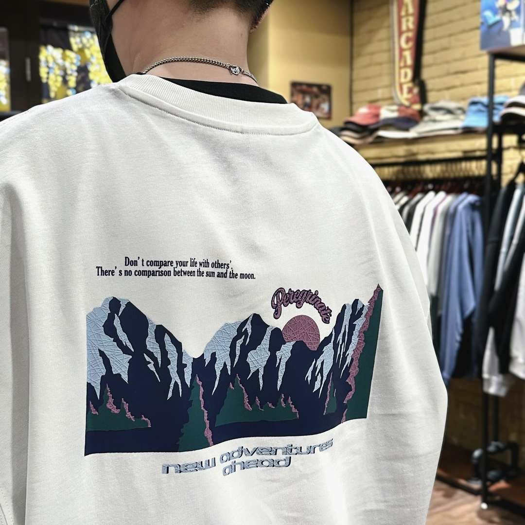 山系凸線印刷短TEE