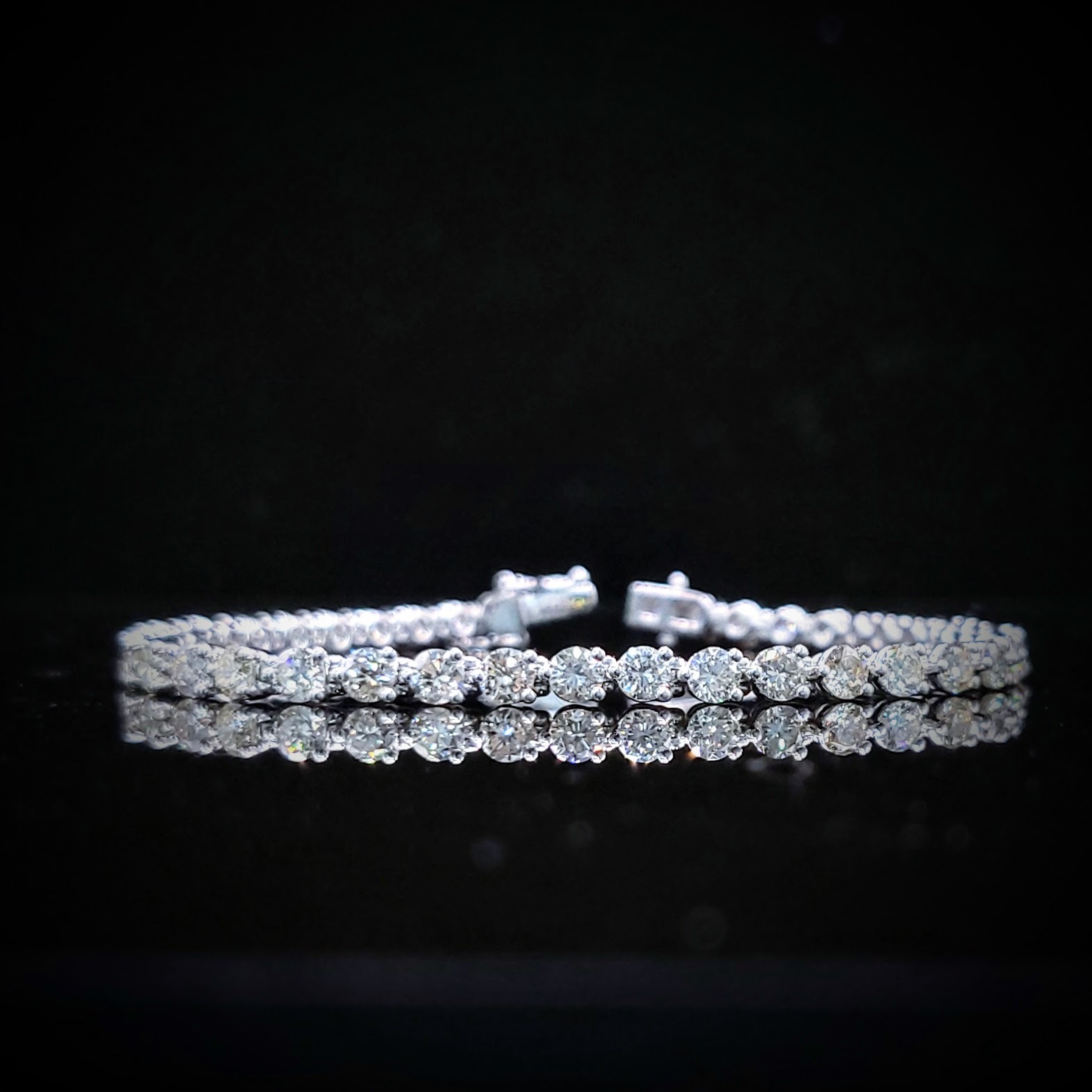 全新18K白金4卡23份3爪鑽石手鍊