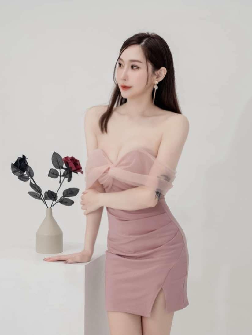 獨家訂製🤍一字領網紗扭結包臀洋裝（粉紅色均碼有罩杯）