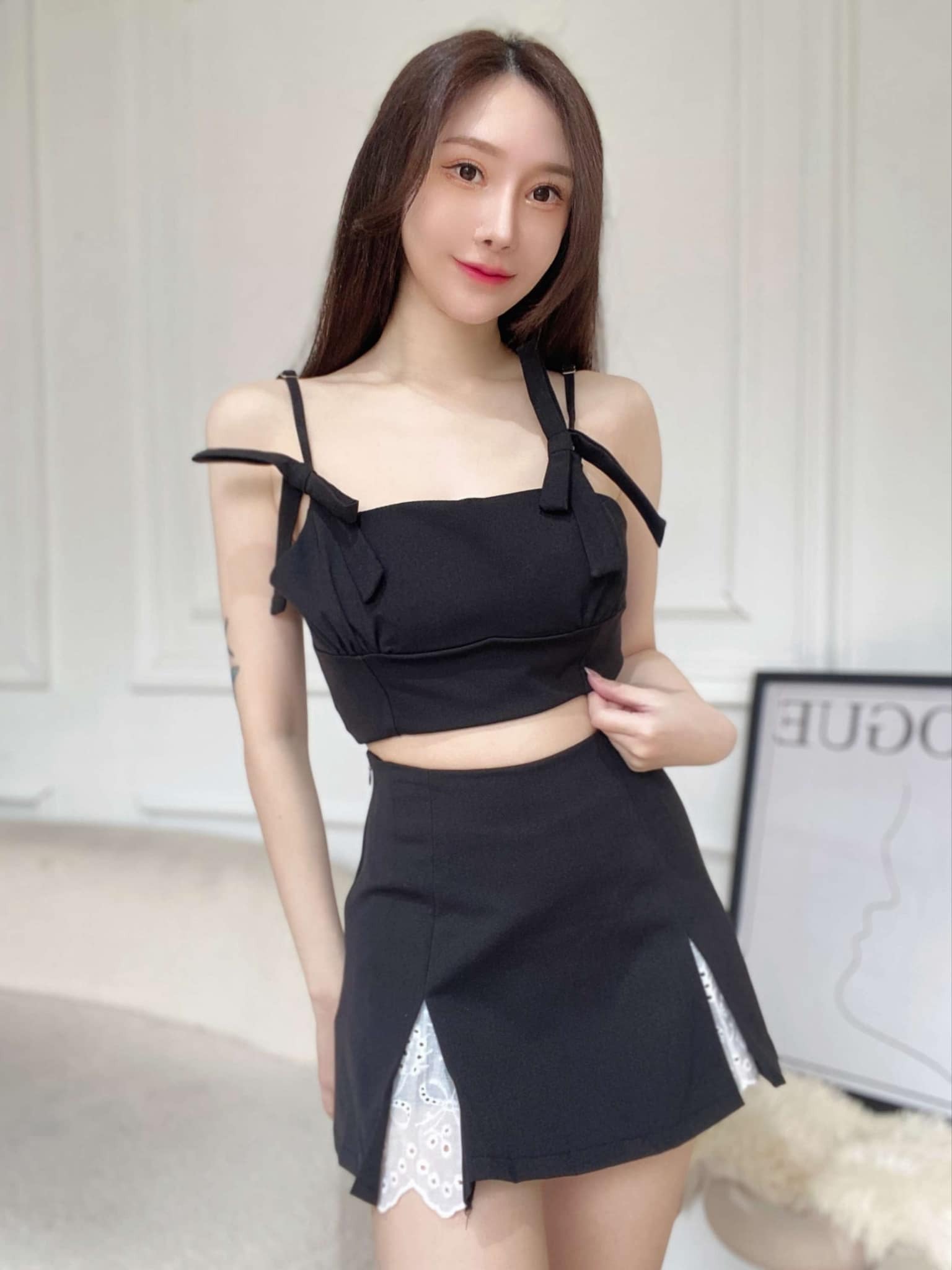 🤍細肩帶方領小可愛+蕾絲短裙（黑色均碼）附蝴蝶結別針