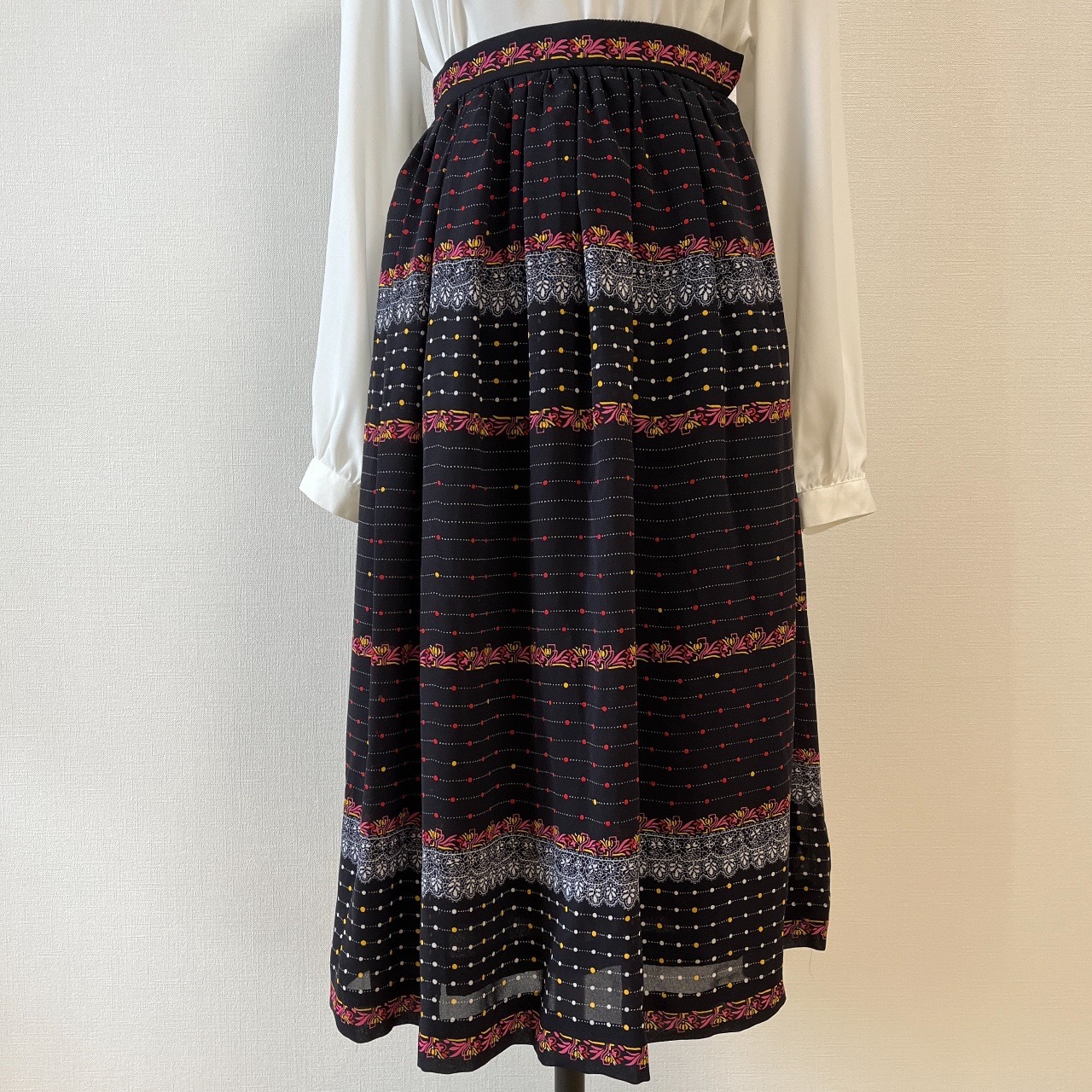 黑色雪紡質七彩小圓點高腰半身裙