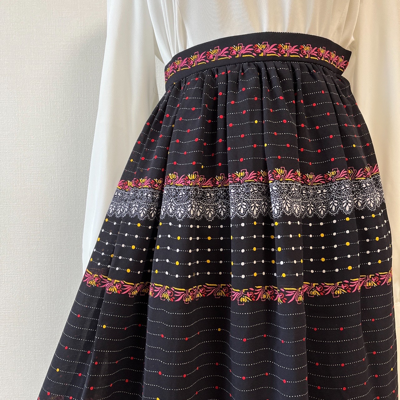 黑色雪紡質七彩小圓點高腰半身裙