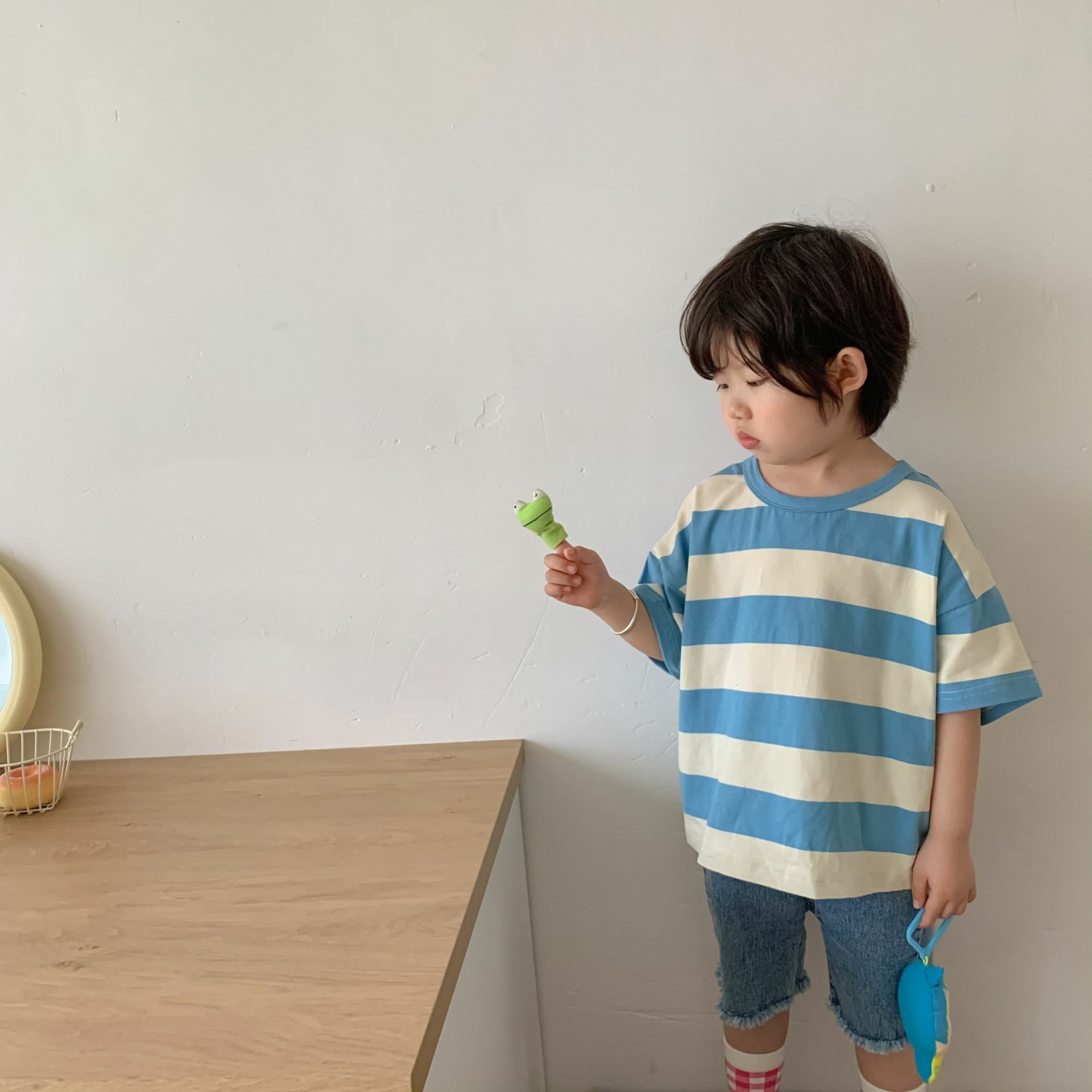 25 夏 韓版繽紛條紋上衣(兩色)