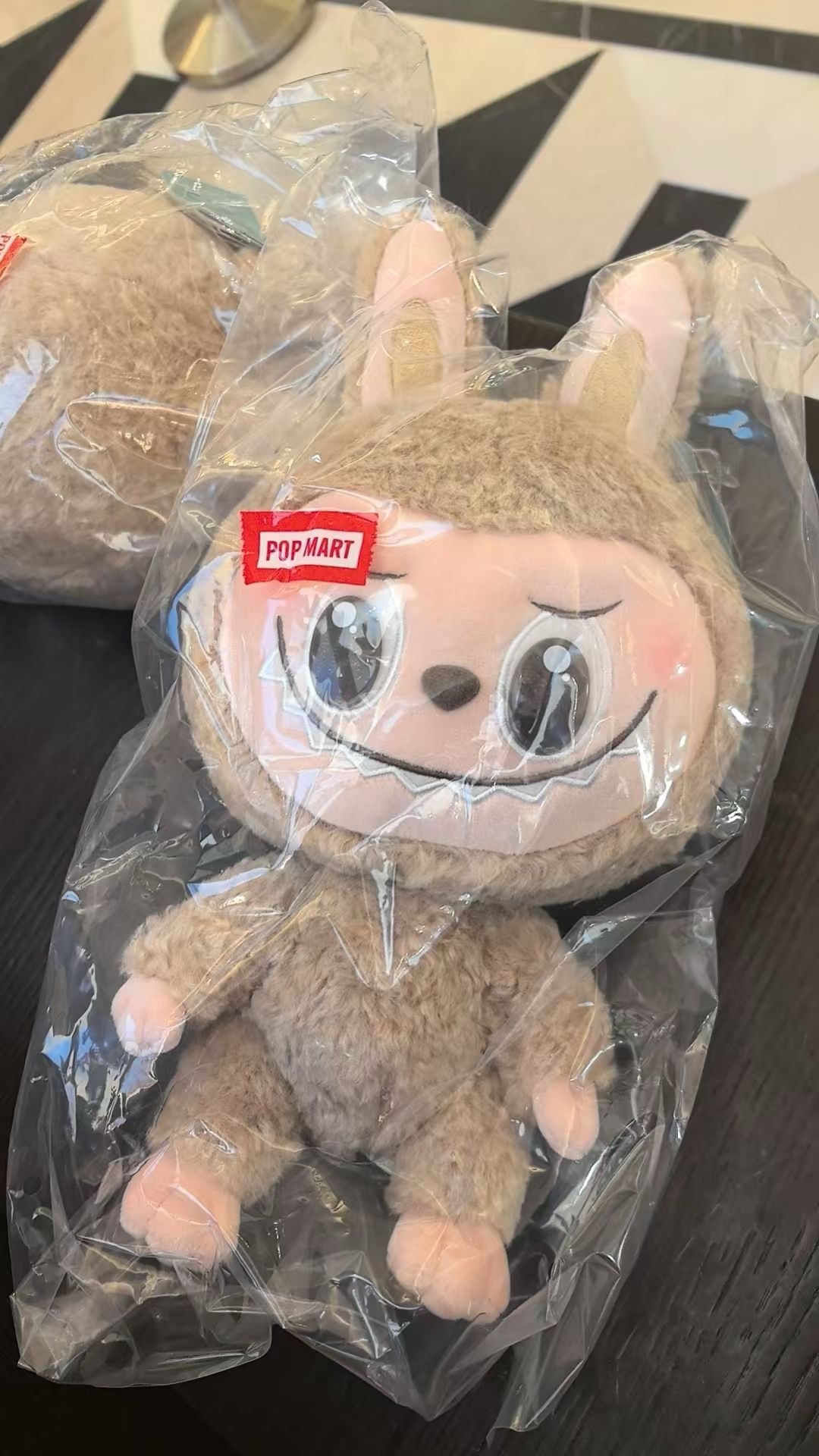 樂園限定 labubu啡色公仔