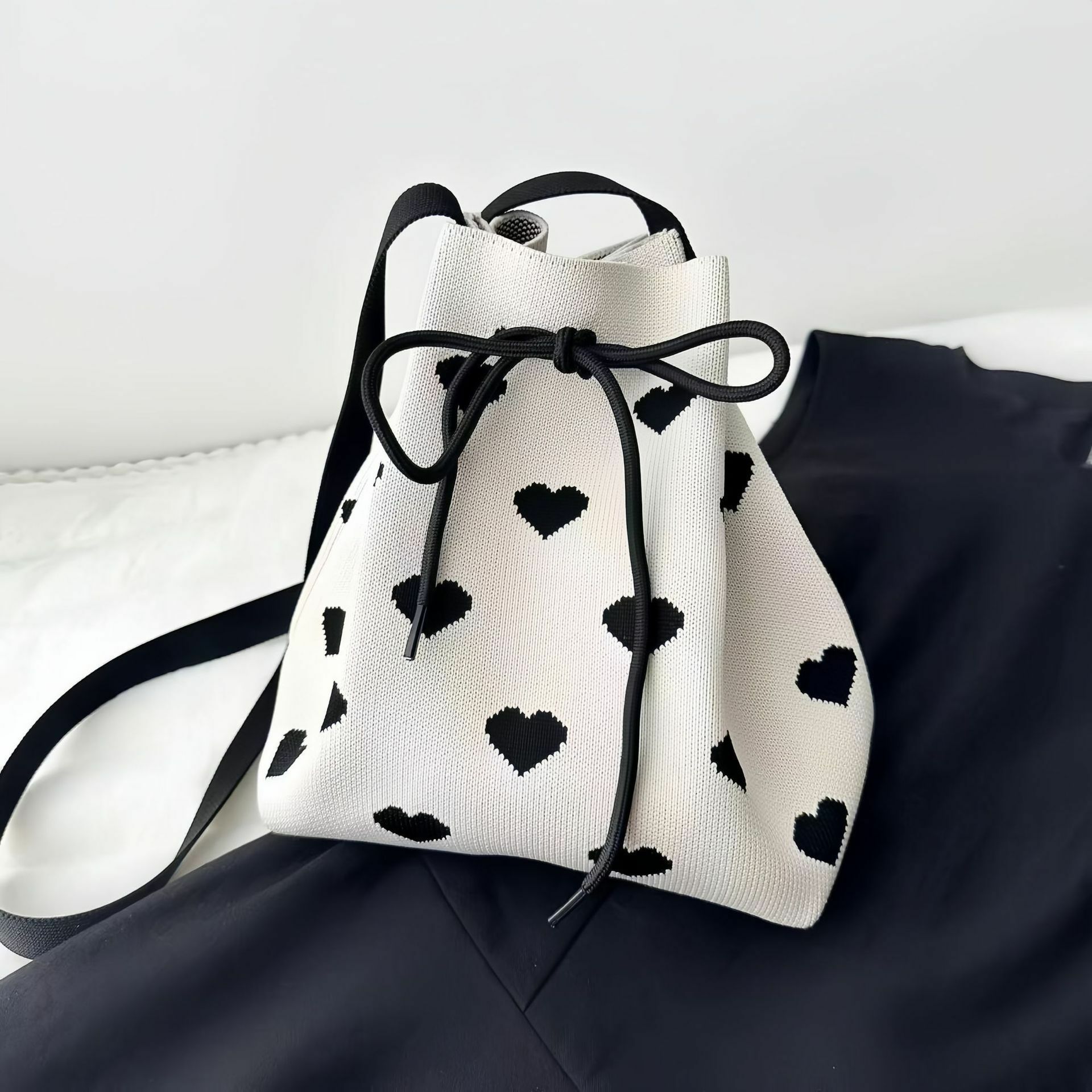 Knitted Yarn Handheld Shoulder Bucket Bag