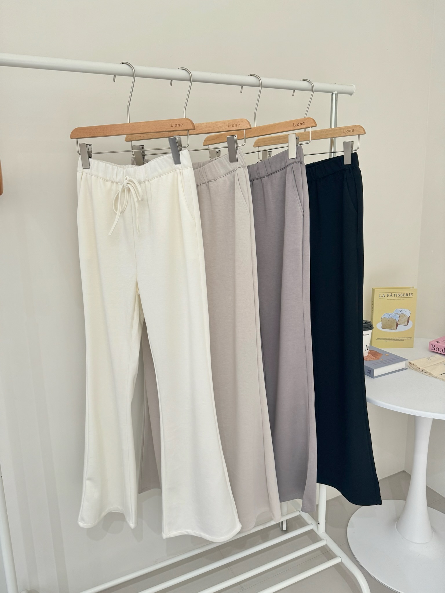 莫代爾微喇叭褲