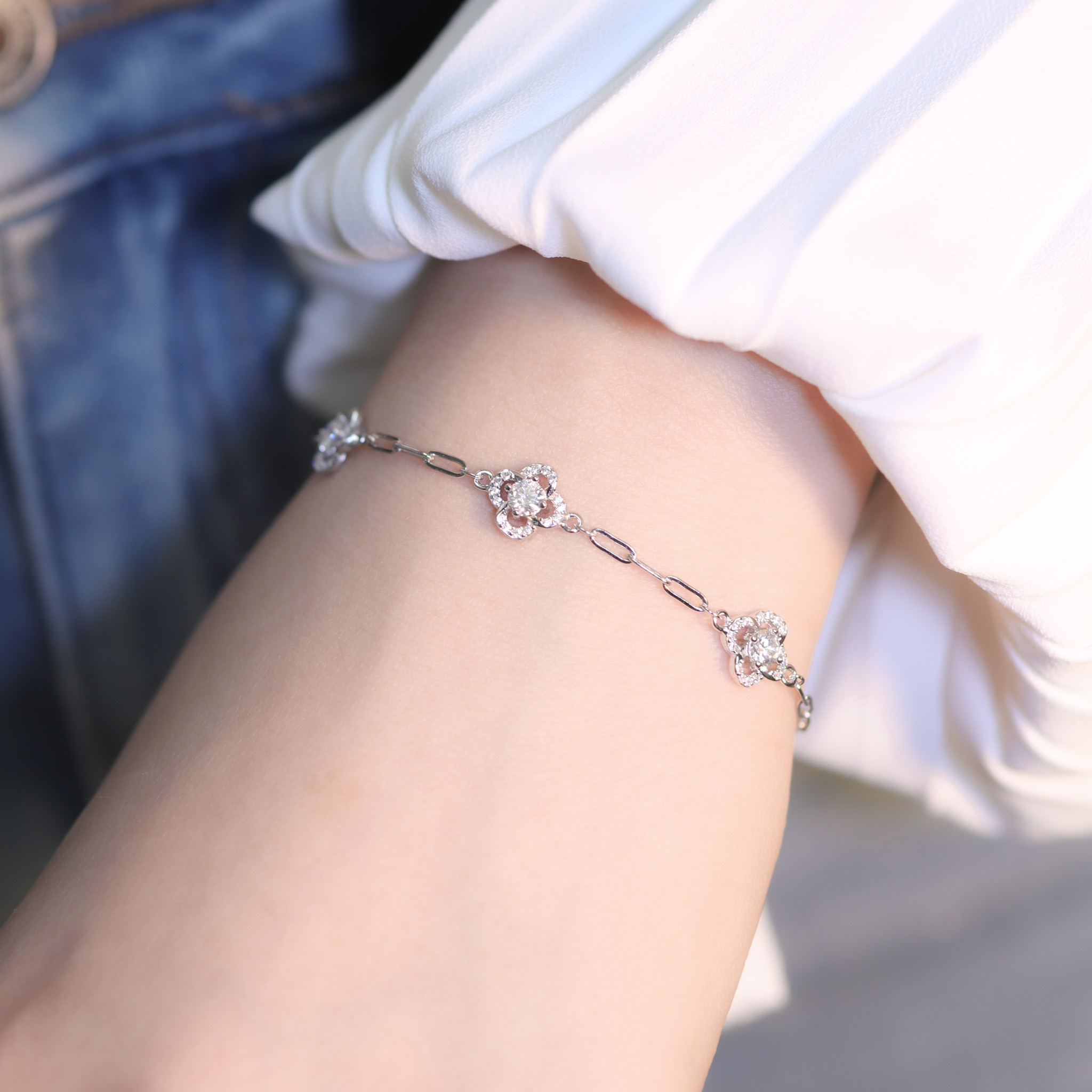 | 925純銀・ 厚鍍白金 ・莫桑石 | 幸福集結成花手鏈 | BR1291 |