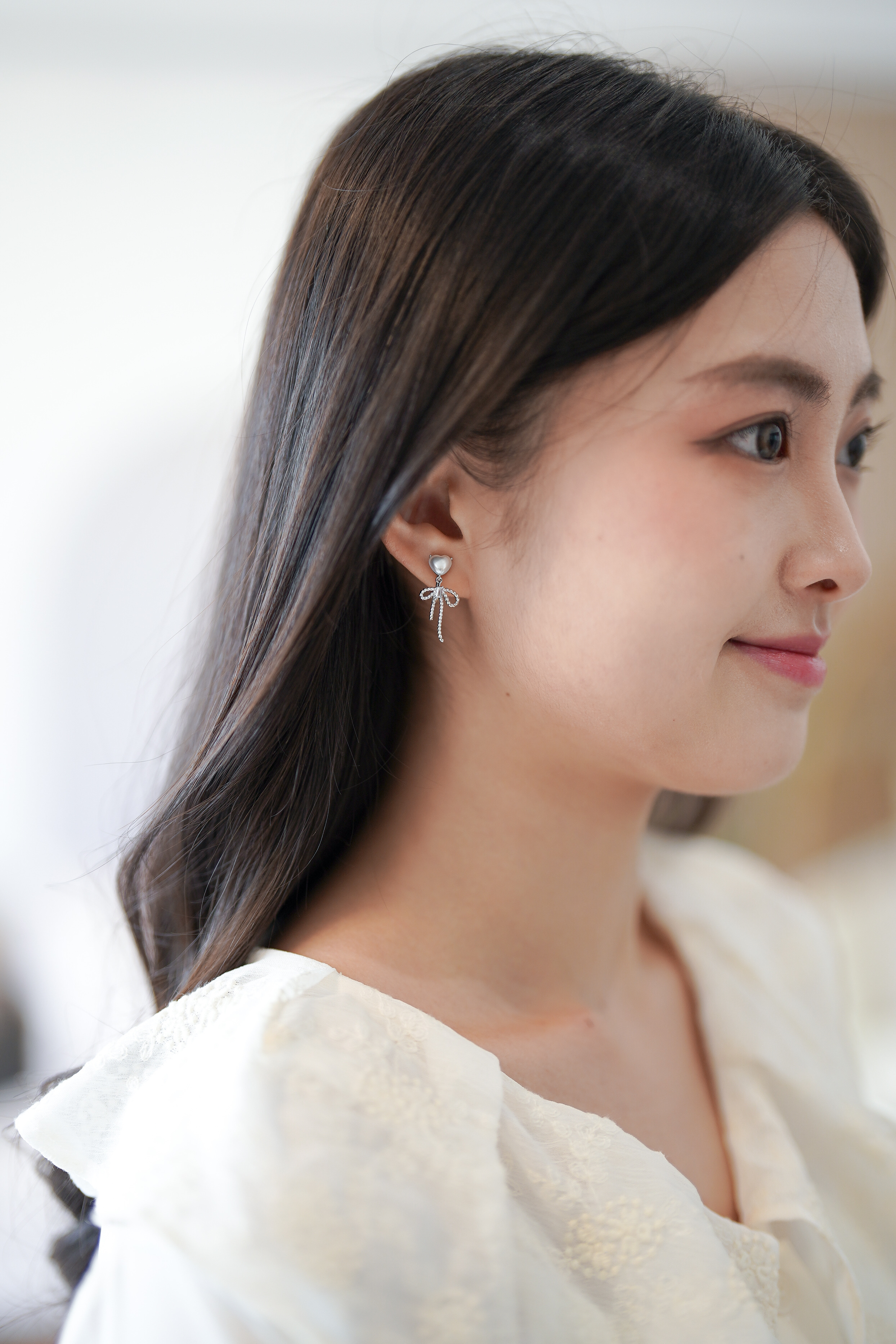 AC160 Pearl Embellished Ribbon Ear Clips