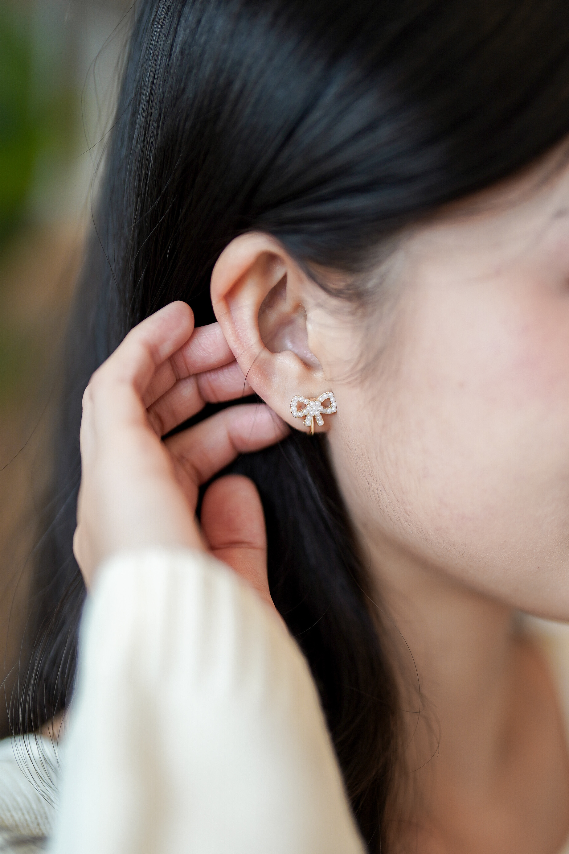 AC159 Dorothy Bow Ear Clips