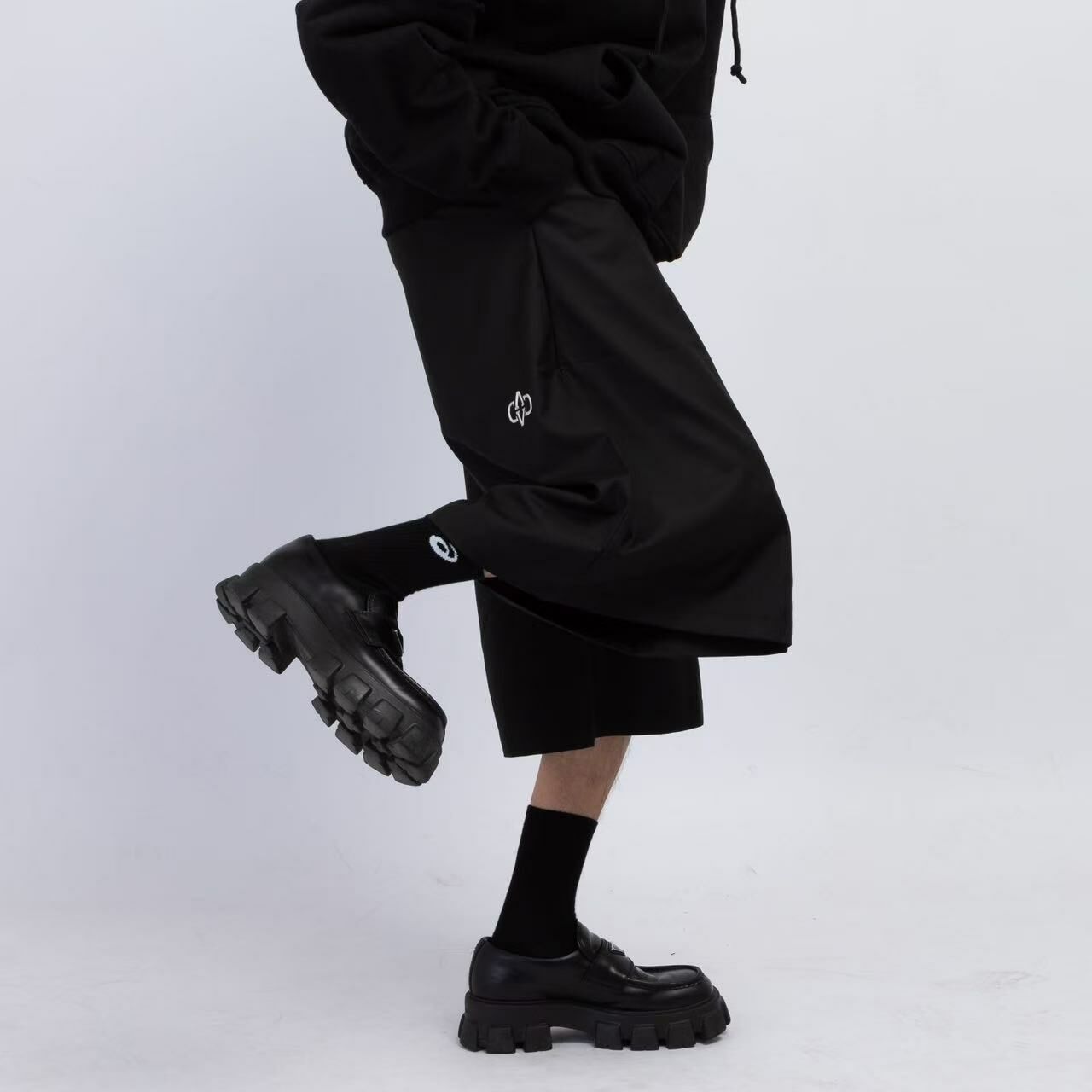 Visual disorder 短褲-硬挺俐落A字型--兩個尺寸