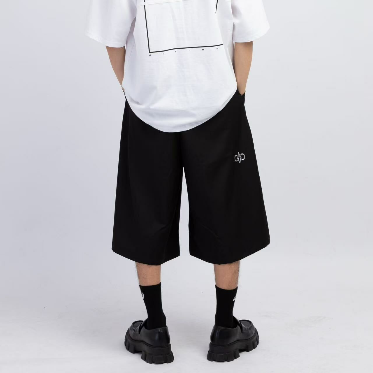 Visual disorder 短褲-硬挺俐落A字型--兩個尺寸