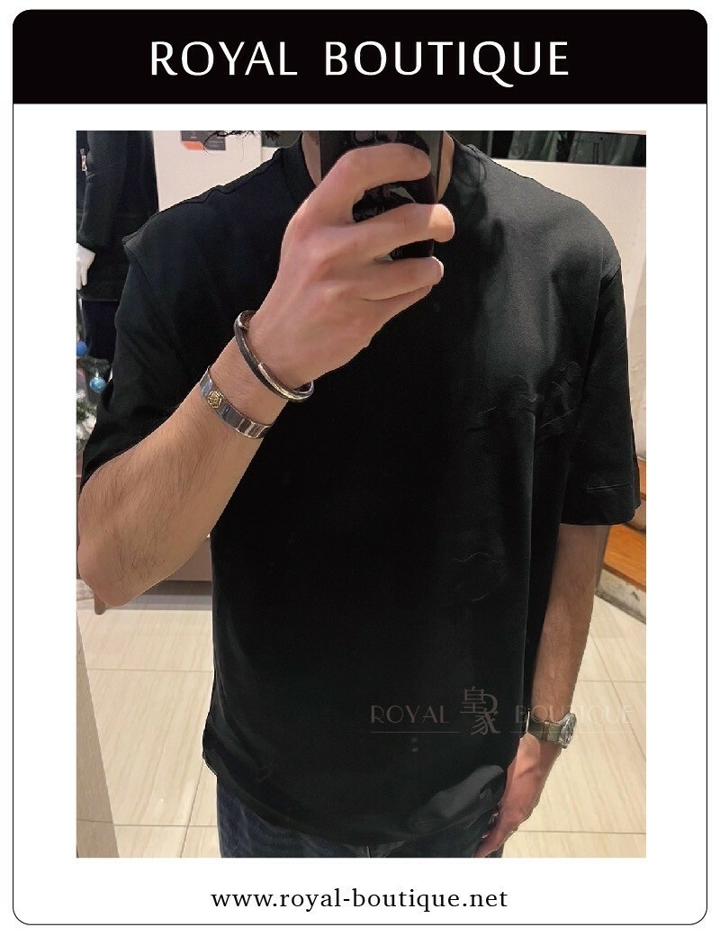 Emporio Armani 胸前同色浮雕針織草寫英字短T