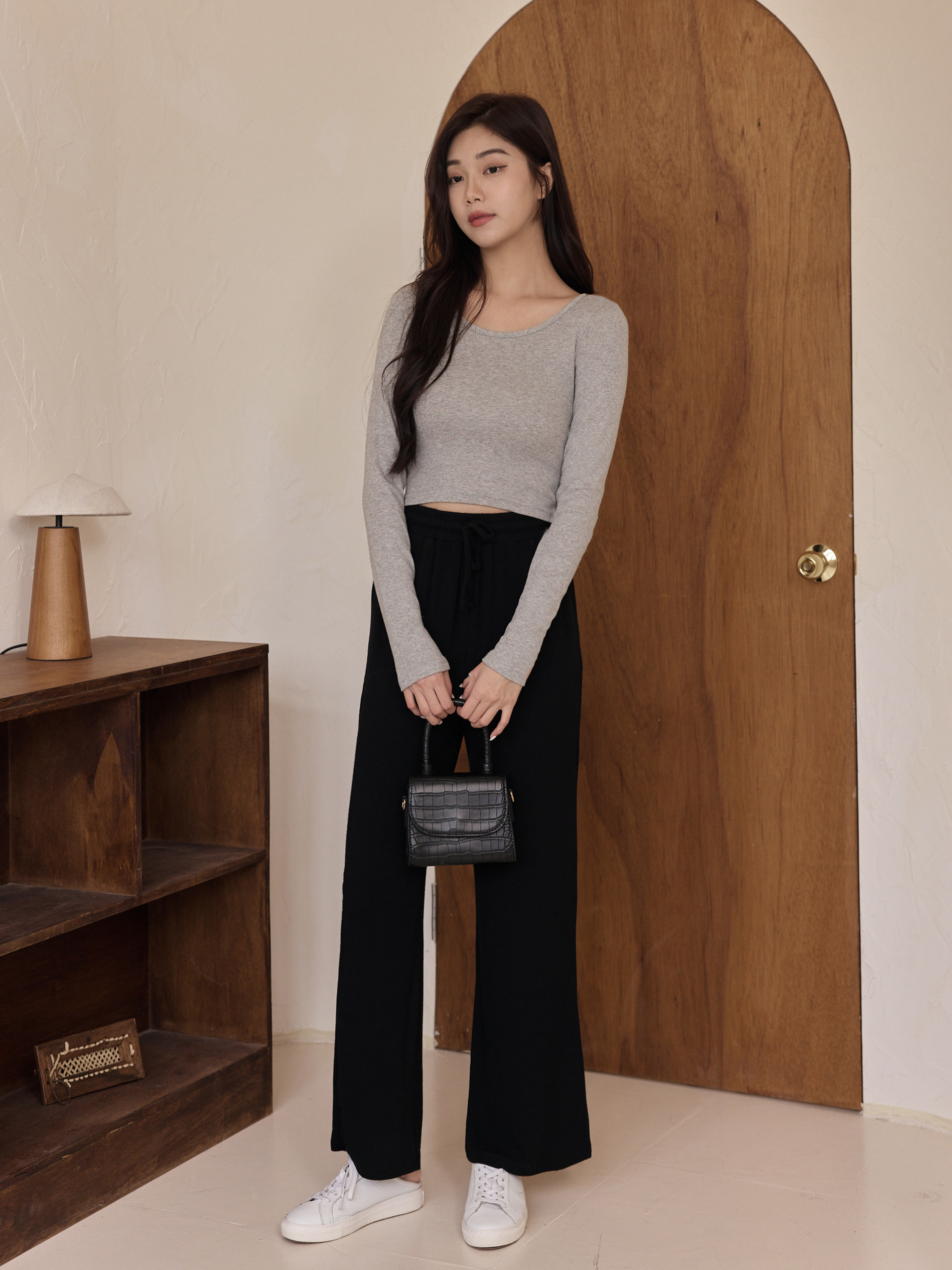 極簡大圓領短版上衣