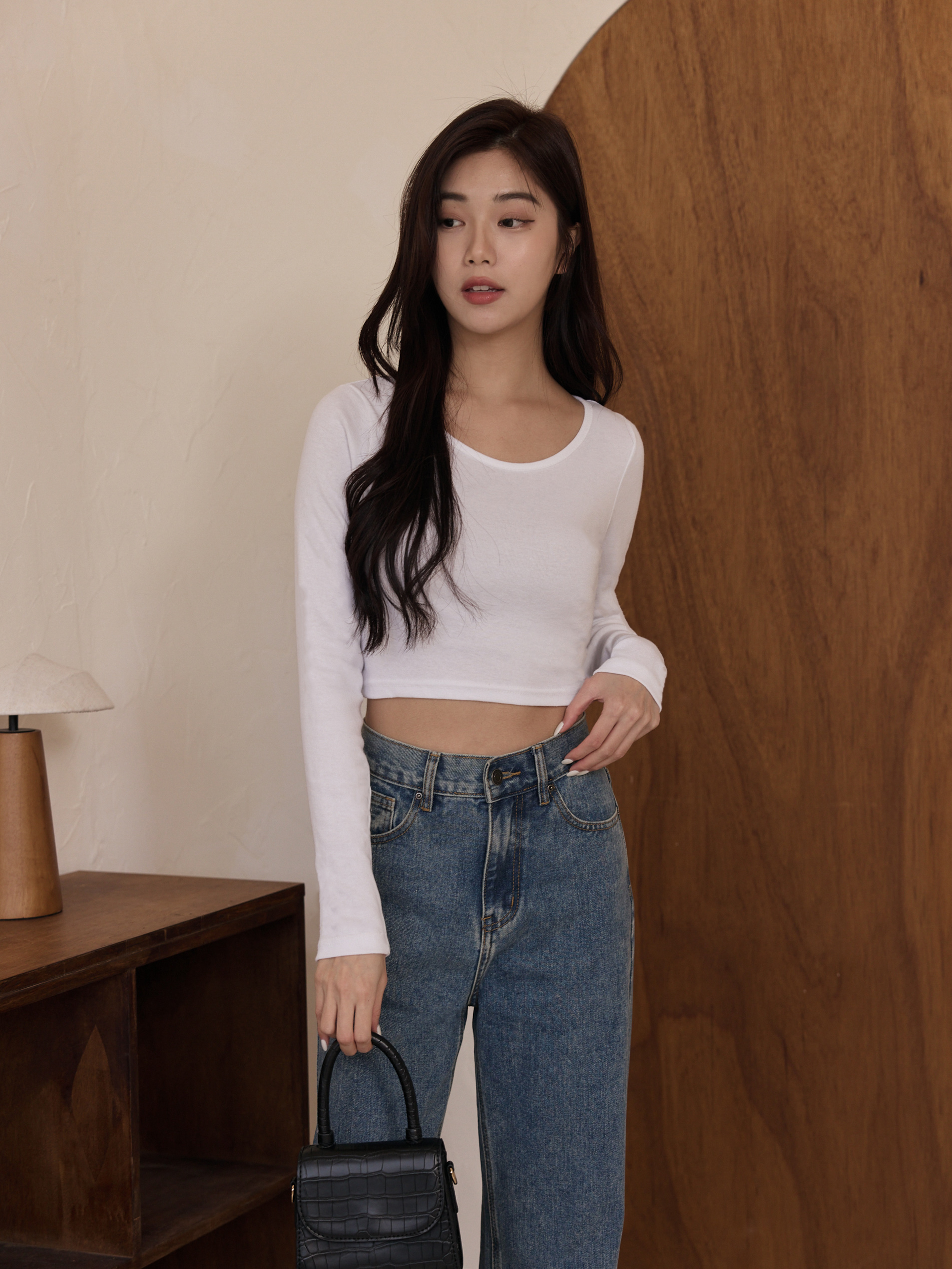 極簡大圓領短版上衣