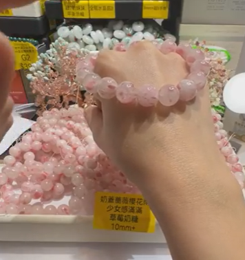260515 - C82 11mm+奶蓋薔薇櫻花雨手串 D017R023