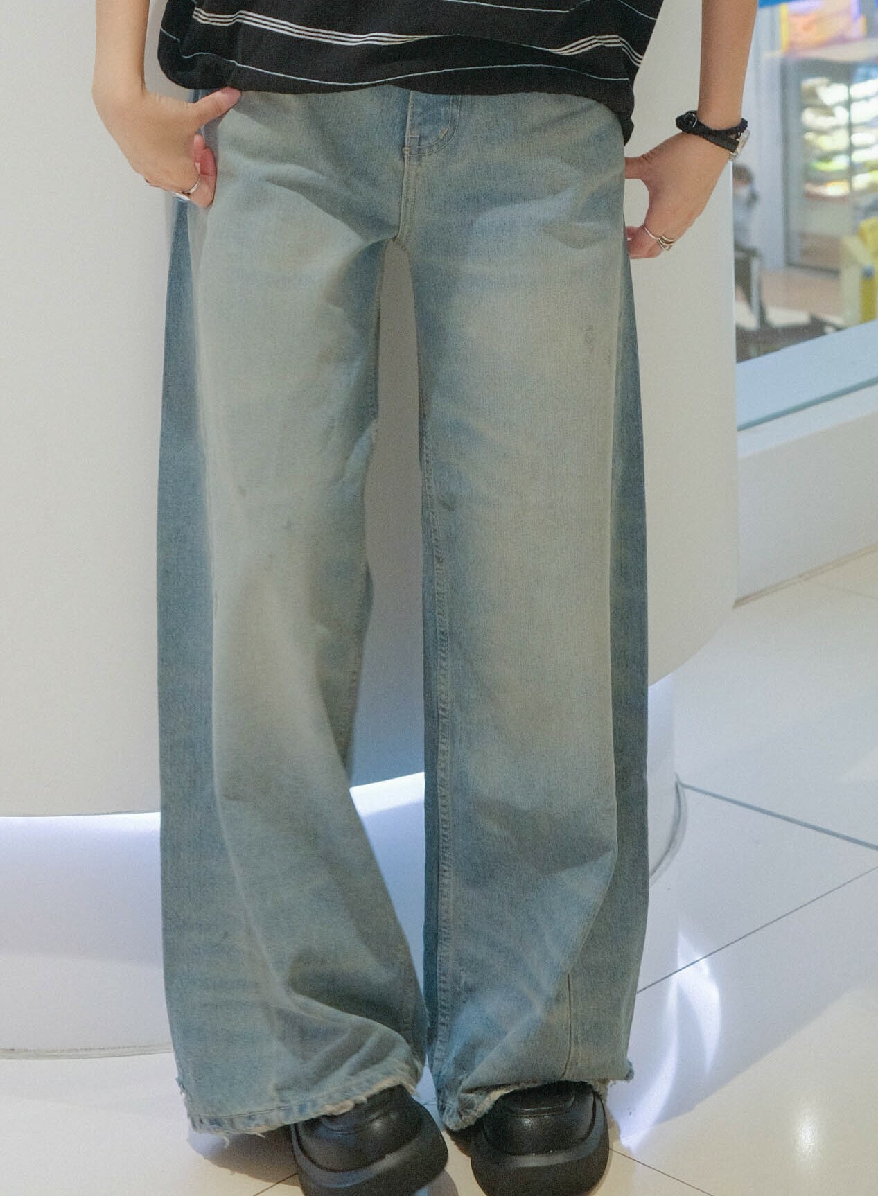 Vintage感洗水摺紋牛仔褲