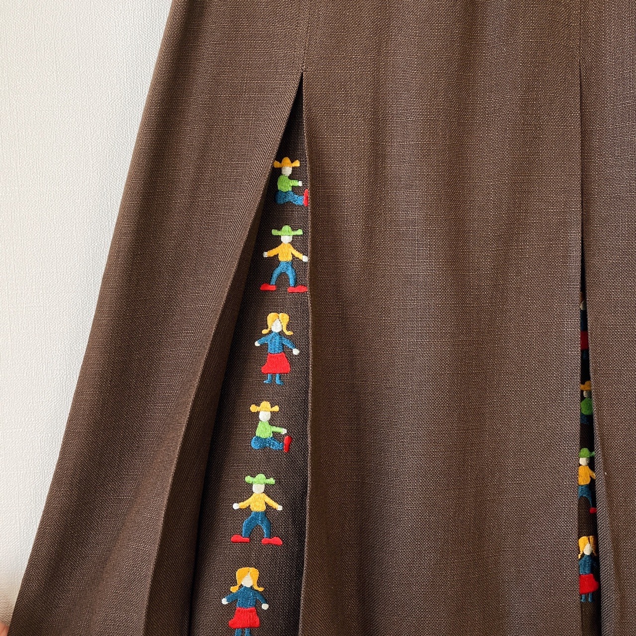 日本製啡色可愛人形刺繡半身裙