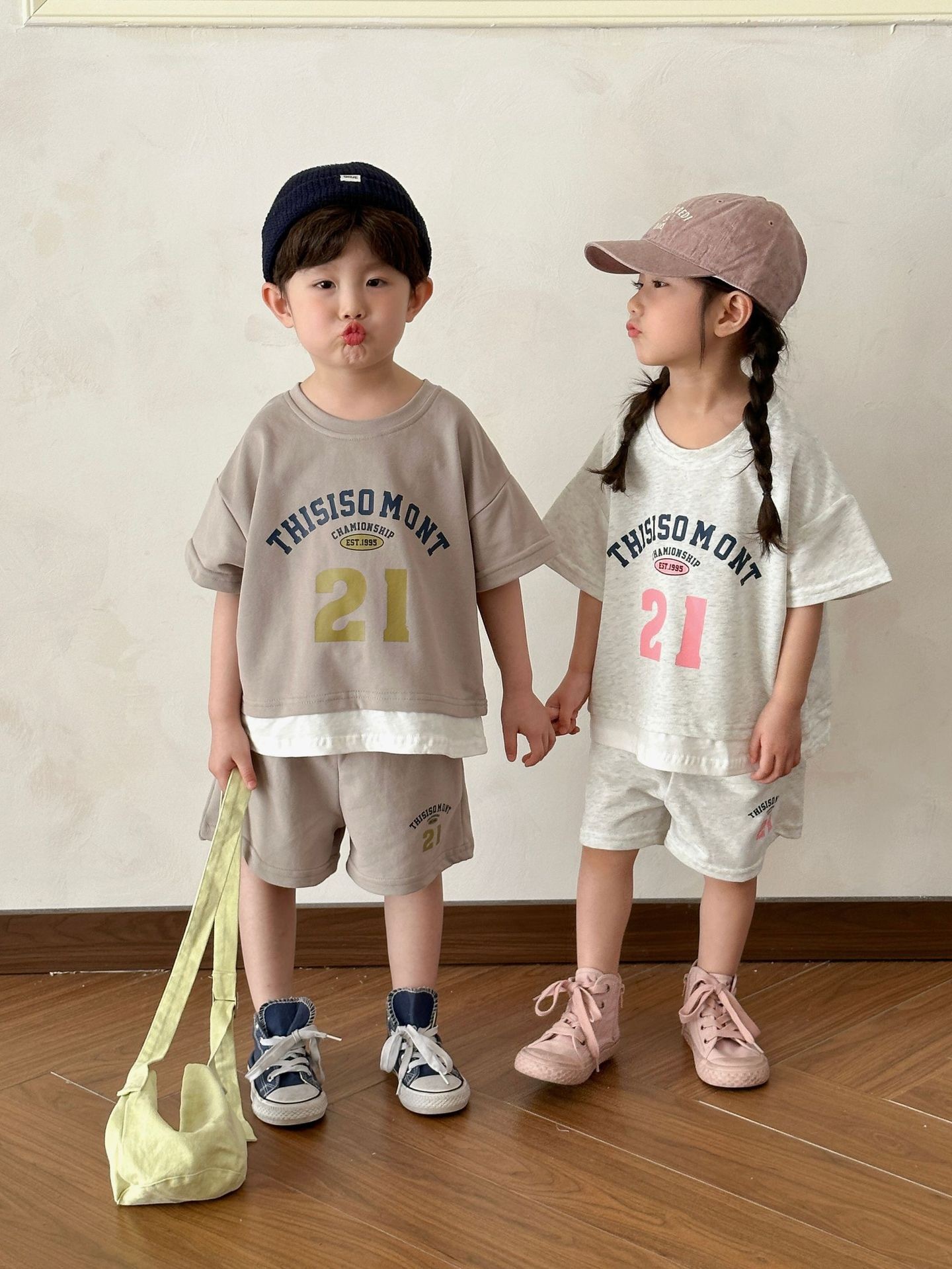 兄妹一起穿假兩件式包色款套裝 ꕀꕀꕀ